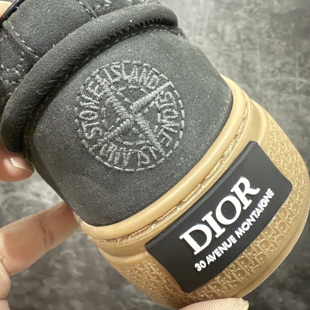 图片[3]-【总裁版本】Stone Island x Dior B33 Tennis Do Cotton 石头岛迪奥联名复古休闲板鞋 Dior B33 迪奥印花系带时尚运动板鞋网球鞋 全套原厂新版原纸板楦头开发 原厂特供皮料加持 原档数据大底 高频字母排版细节 还原 Zp 高端零售特供批次 2023秋季新品 彰显非凡的精湛工艺 重新诠释经典的网球鞋 时尚的廓形突显厚实感 采用全新的拉绒马海毛针织面料 突显柔软触感与富有层次感的流行色彩 搭配棕色绒面革镶片提升格调 别具一格的加垫鞋舌点缀以压花效果Dior标志 后侧点缀以Dior 30Avenue Montaigne标志 可为各式休闲造型增添时尚气质  尺码：40 41 42 43 44 45 46 编码：NM400430-莆田鞋批发中心