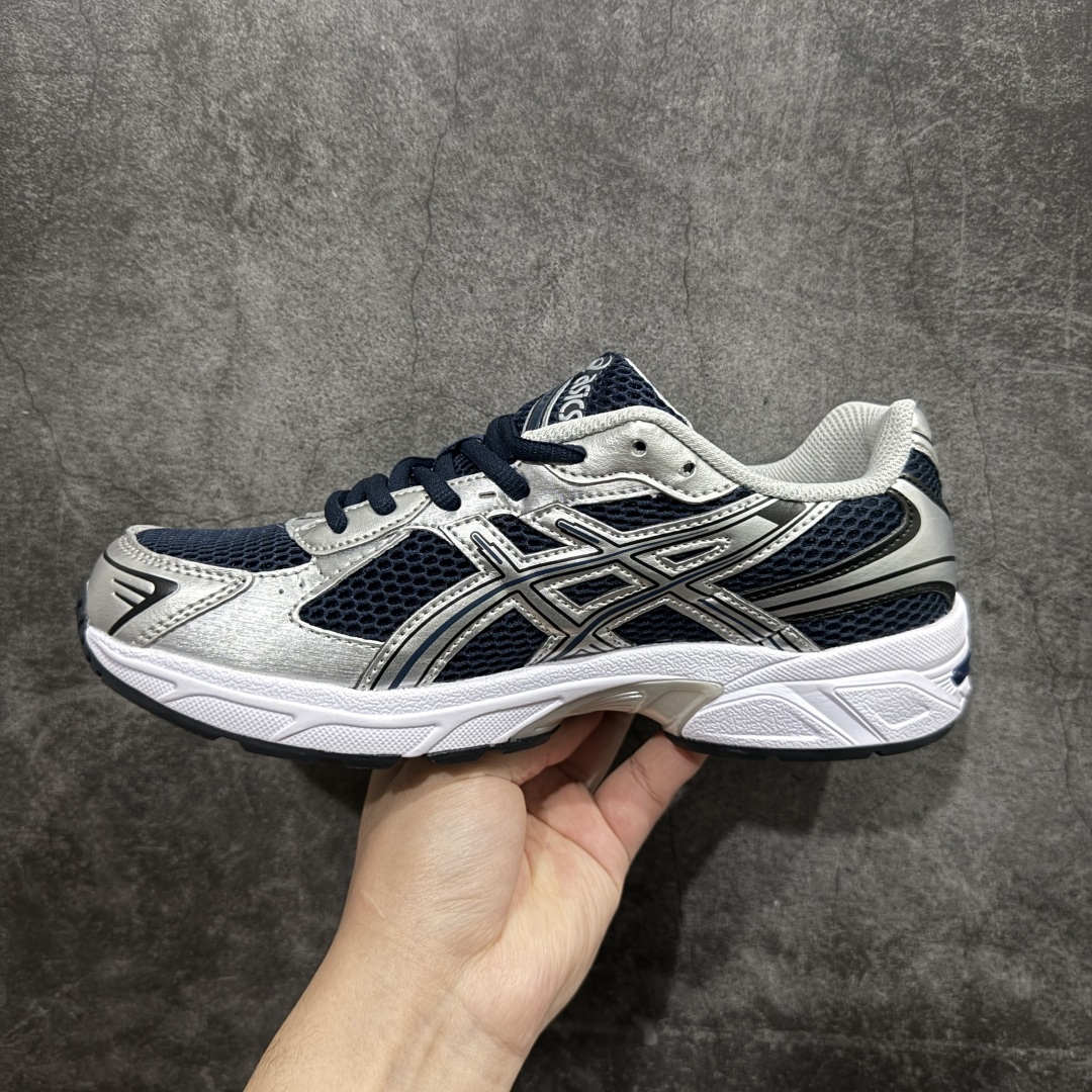 图片[2]-【纯原福利】Asics Gel-1130 亚瑟士系列低帮复古休闲运动慢跑鞋n亚瑟士1130  系列 6色 纯原  工厂年底资金压力 回血过年 特价清一波‼️整双鞋在鞋面部分选用网眼布与皮革相互连接，在鞋面银色金属质感的线条中，ASICS 品牌标志性的虎爪 Logo 出现在鞋身侧面，既展现出复古美感，又加深了整双鞋的层次感。搭载着 Ortholite 鞋垫，之后再辅以 GEL 缓震胶中底和耐磨大底，在提升上脚舒适性的同时，在缓震脚感以及耐磨抓地力方面也能满足日常运动需求。 尺码：36 37 37.5 38 39.5 40 40.5 41.5 42 42.5 43.5 44 45 编码：WE180190-莆田鞋批发中心