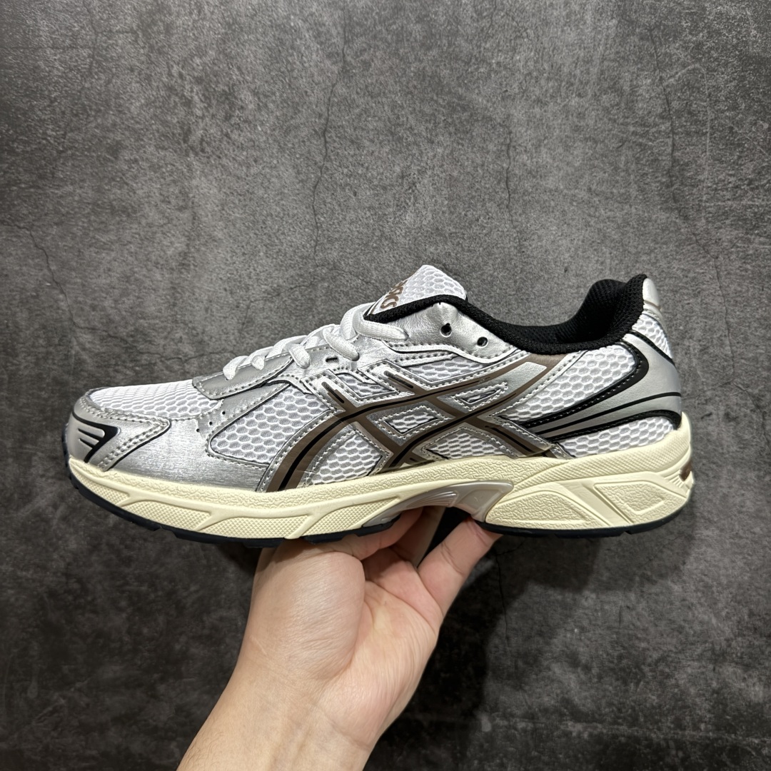 图片[2]-【纯原福利】Asics Gel-1130 亚瑟士系列低帮复古休闲运动慢跑鞋n亚瑟士1130  系列 6色 纯原  工厂年底资金压力 回血过年 特价清一波‼️整双鞋在鞋面部分选用网眼布与皮革相互连接，在鞋面银色金属质感的线条中，ASICS 品牌标志性的虎爪 Logo 出现在鞋身侧面，既展现出复古美感，又加深了整双鞋的层次感。搭载着 Ortholite 鞋垫，之后再辅以 GEL 缓震胶中底和耐磨大底，在提升上脚舒适性的同时，在缓震脚感以及耐磨抓地力方面也能满足日常运动需求。 尺码：36 37 37.5 38 39.5 40 40.5 41.5 42 42.5 43.5 44 45 编码：WE180190-莆田鞋批发中心