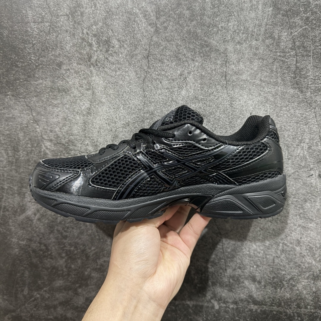 图片[2]-【纯原福利】Asics Gel-1130 亚瑟士系列低帮复古休闲运动慢跑鞋n亚瑟士1130  系列 6色 纯原  工厂年底资金压力 回血过年 特价清一波‼️整双鞋在鞋面部分选用网眼布与皮革相互连接，在鞋面银色金属质感的线条中，ASICS 品牌标志性的虎爪 Logo 出现在鞋身侧面，既展现出复古美感，又加深了整双鞋的层次感。搭载着 Ortholite 鞋垫，之后再辅以 GEL 缓震胶中底和耐磨大底，在提升上脚舒适性的同时，在缓震脚感以及耐磨抓地力方面也能满足日常运动需求。 尺码：36 37 37.5 38 39.5 40 40.5 41.5 42 42.5 43.5 44 45 编码：WE180190-莆田鞋批发中心