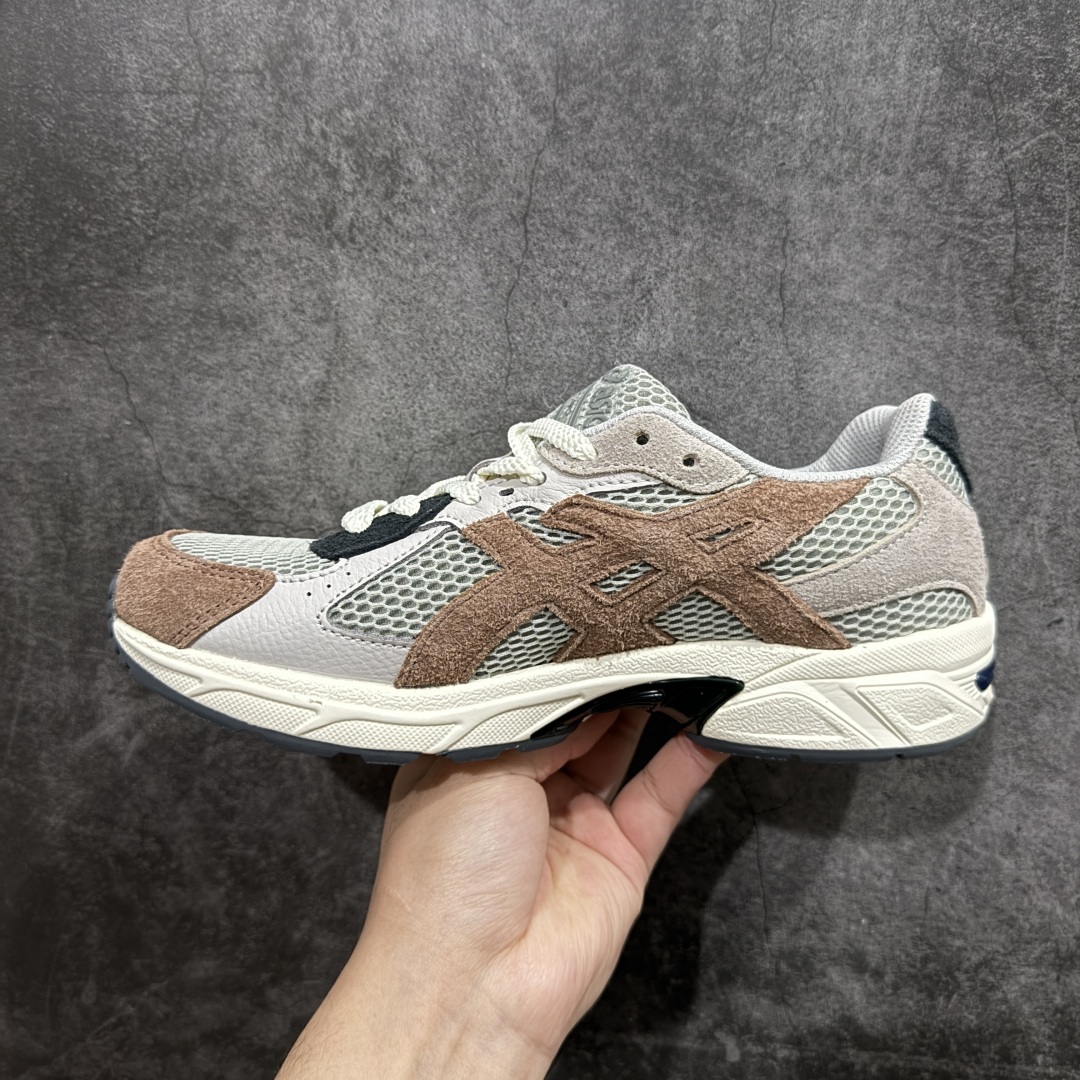 图片[2]-【纯原福利】Asics Gel-1130 亚瑟士系列低帮复古休闲运动慢跑鞋n亚瑟士1130  系列 6色 纯原  工厂年底资金压力 回血过年 特价清一波‼️整双鞋在鞋面部分选用网眼布与皮革相互连接，在鞋面银色金属质感的线条中，ASICS 品牌标志性的虎爪 Logo 出现在鞋身侧面，既展现出复古美感，又加深了整双鞋的层次感。搭载着 Ortholite 鞋垫，之后再辅以 GEL 缓震胶中底和耐磨大底，在提升上脚舒适性的同时，在缓震脚感以及耐磨抓地力方面也能满足日常运动需求。 尺码：36 37 37.5 38 39.5 40 40.5 41.5 42 42.5 43.5 44 45 编码：WE180190-莆田鞋批发中心