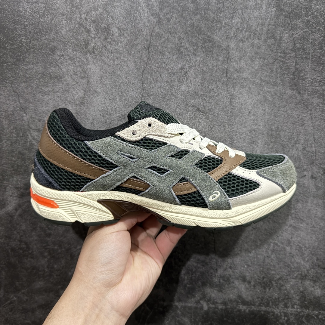 【纯原福利】Asics Gel-1130 亚瑟士系列低帮复古休闲运动慢跑鞋n亚瑟士1130  系列 6色 纯原  工厂年底资金压力 回血过年 特价清一波‼️整双鞋在鞋面部分选用网眼布与皮革相互连接，在鞋面银色金属质感的线条中，ASICS 品牌标志性的虎爪 Logo 出现在鞋身侧面，既展现出复古美感，又加深了整双鞋的层次感。搭载着 Ortholite 鞋垫，之后再辅以 GEL 缓震胶中底和耐磨大底，在提升上脚舒适性的同时，在缓震脚感以及耐磨抓地力方面也能满足日常运动需求。 尺码：36 37 37.5 38 39.5 40 40.5 41.5 42 42.5 43.5 44 45 编码：WE180190-莆田鞋批发中心