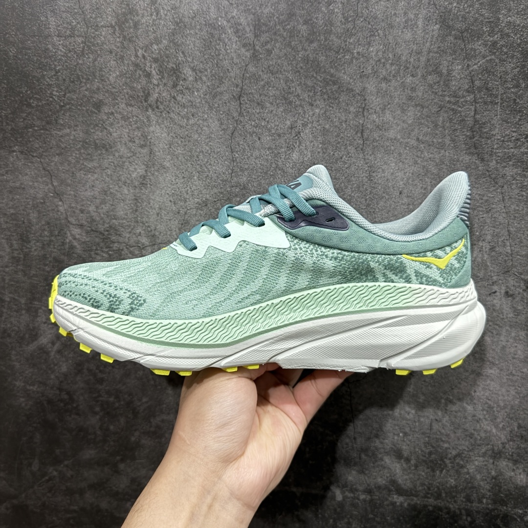 图片[2]-【特价福利】HOKA ONE ONE Challenger ATR 7 挑战者七代轻便耐磨防滑跑步鞋新一代Challenger泡棉中底减重10% 增加3mm强化缓震、打造Q弹脚感 后跟采用延伸设计 加强跟腱保护、便于穿脱 搭配环保工程网布增加透气、短靴细节防止碎石进入 重新设计的大底以轮胎刻纹为灵感 以更密集的全大底水波刻纹 搭配加大面积的高耐磨橡胶与4mm大刻纹设计 增加整体抓地力与稳定性SIZE：36 36.5 37.5 38 38.5 39 40 40.5 41 42 42.5 43 44 44.5 45 编码：LDS210220-莆田鞋批发中心