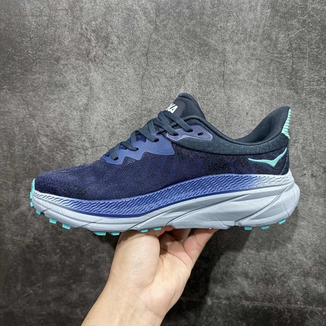 图片[2]-【特价福利】HOKA ONE ONE Challenger ATR 7 挑战者七代轻便耐磨防滑跑步鞋新一代Challenger泡棉中底减重10% 增加3mm强化缓震、打造Q弹脚感 后跟采用延伸设计 加强跟腱保护、便于穿脱 搭配环保工程网布增加透气、短靴细节防止碎石进入 重新设计的大底以轮胎刻纹为灵感 以更密集的全大底水波刻纹 搭配加大面积的高耐磨橡胶与4mm大刻纹设计 增加整体抓地力与稳定性SIZE：36 36.5 37.5 38 38.5 39 40 40.5 41 42 42.5 43 44 44.5 45 编码：LDS210220-莆田鞋批发中心