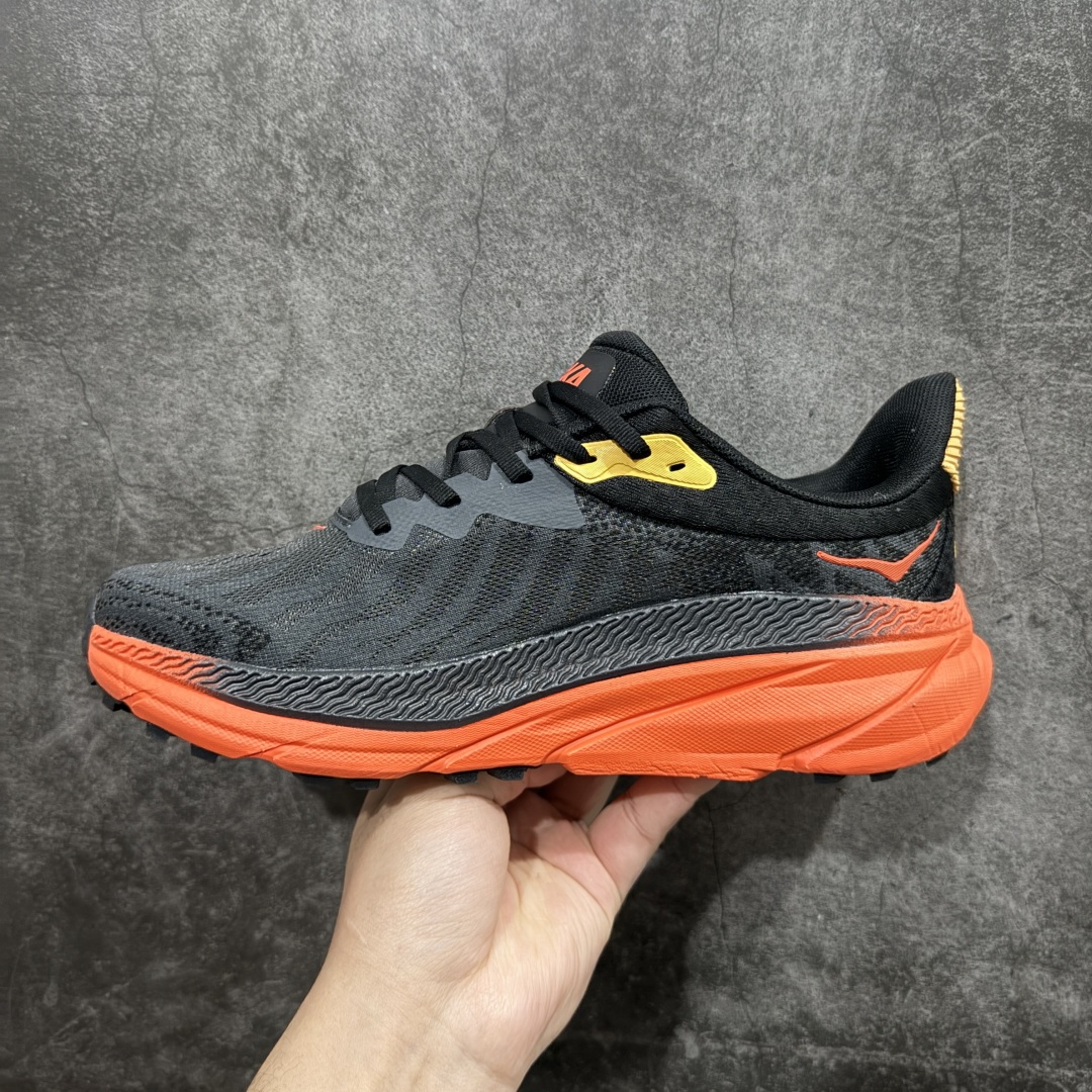 图片[2]-【特价福利】HOKA ONE ONE Challenger ATR 7 挑战者七代轻便耐磨防滑跑步鞋新一代Challenger泡棉中底减重10% 增加3mm强化缓震、打造Q弹脚感 后跟采用延伸设计 加强跟腱保护、便于穿脱 搭配环保工程网布增加透气、短靴细节防止碎石进入 重新设计的大底以轮胎刻纹为灵感 以更密集的全大底水波刻纹 搭配加大面积的高耐磨橡胶与4mm大刻纹设计 增加整体抓地力与稳定性SIZE：36 36.5 37.5 38 38.5 39 40 40.5 41 42 42.5 43 44 44.5 45 编码：LDS210220-莆田鞋批发中心