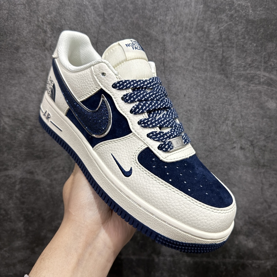 图片[3]-【公司级】海外限量发售NIke Air Force 1 \’07 Low “北面联名”空军一号 低帮 运动鞋 休闲鞋 折边针车 工艺难度大 原楦头原纸板 原装鞋盒 定制五金配件 内置全掌气垫 原厂鞋底货号：QY6818-525 Size：36 36.5 37.5 38 38.5 39 40 40.5 41 42 42.5 43 44 44.5 45 编码：CC280300-莆田鞋批发中心