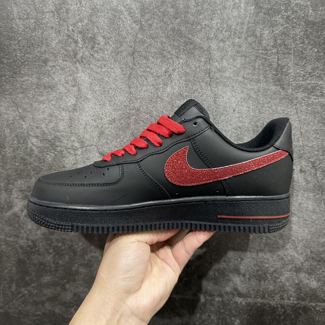 图片[2]-【公司级】Nike Air Force 1 Low “Just Do It”联名黑红 空军一号低帮运动休闲板鞋 原楦头原纸板 打造纯正空军版型#专注外贸渠道 全掌内置蜂窝气垫 #原盒配件 原厂中底钢印、拉帮完美货号：CW2288-025 尺码：36 36.5 37.5 38 38.5 39 40 40.5 41 42 42.5 43 44 44.5 45 编码：LF290300-莆田鞋批发中心