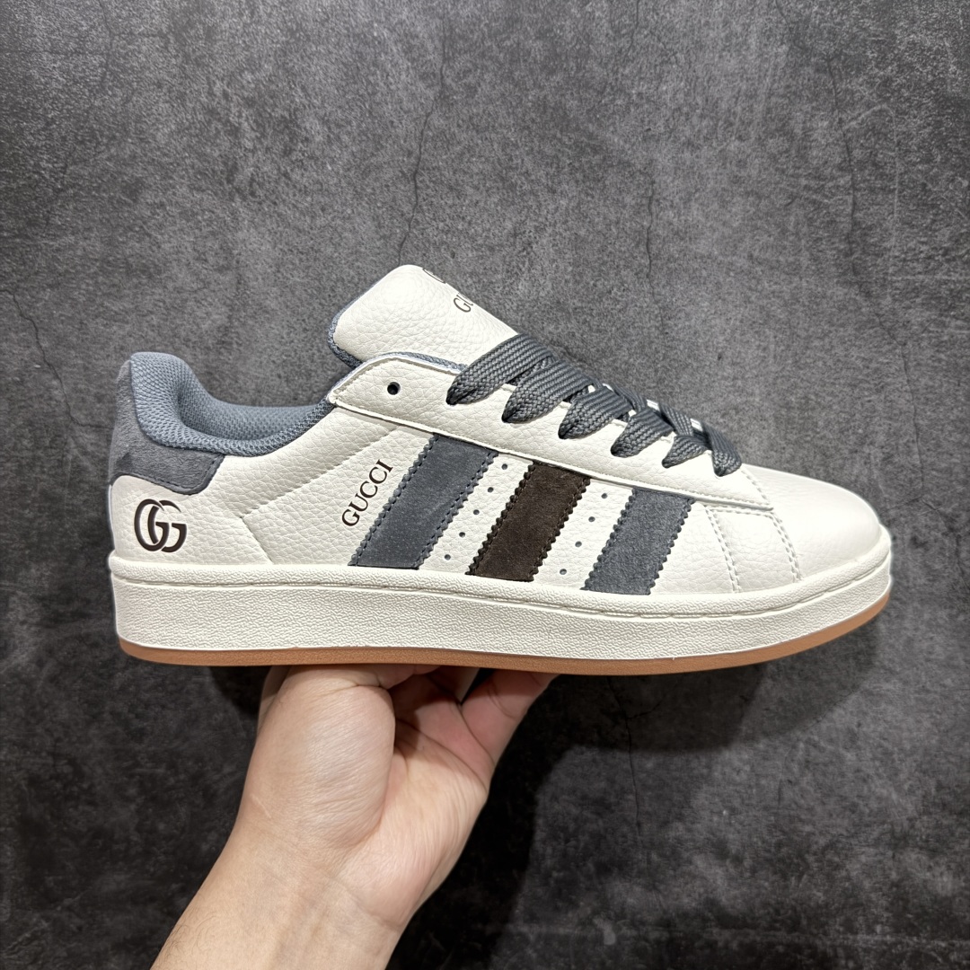 【定制版】Adidas Originals Campus 00s 古驰联名n专柜同步配色  面包鞋系列n鞋身采用绒面皮料搭配常规皮革质感上还是延续了经典 Campus 的设计独家原厂反绒皮 头层三扛n原鞋开发 正确版型 细节无敌n完美清洁度 全网最高最性价比版本 官方货号：LJ5108 尺码：36 36.5 37.5 38 38.5 39 40 40.5 41 42 42.5 43 44 44.5 45 编码：CC260280-莆田鞋批发中心