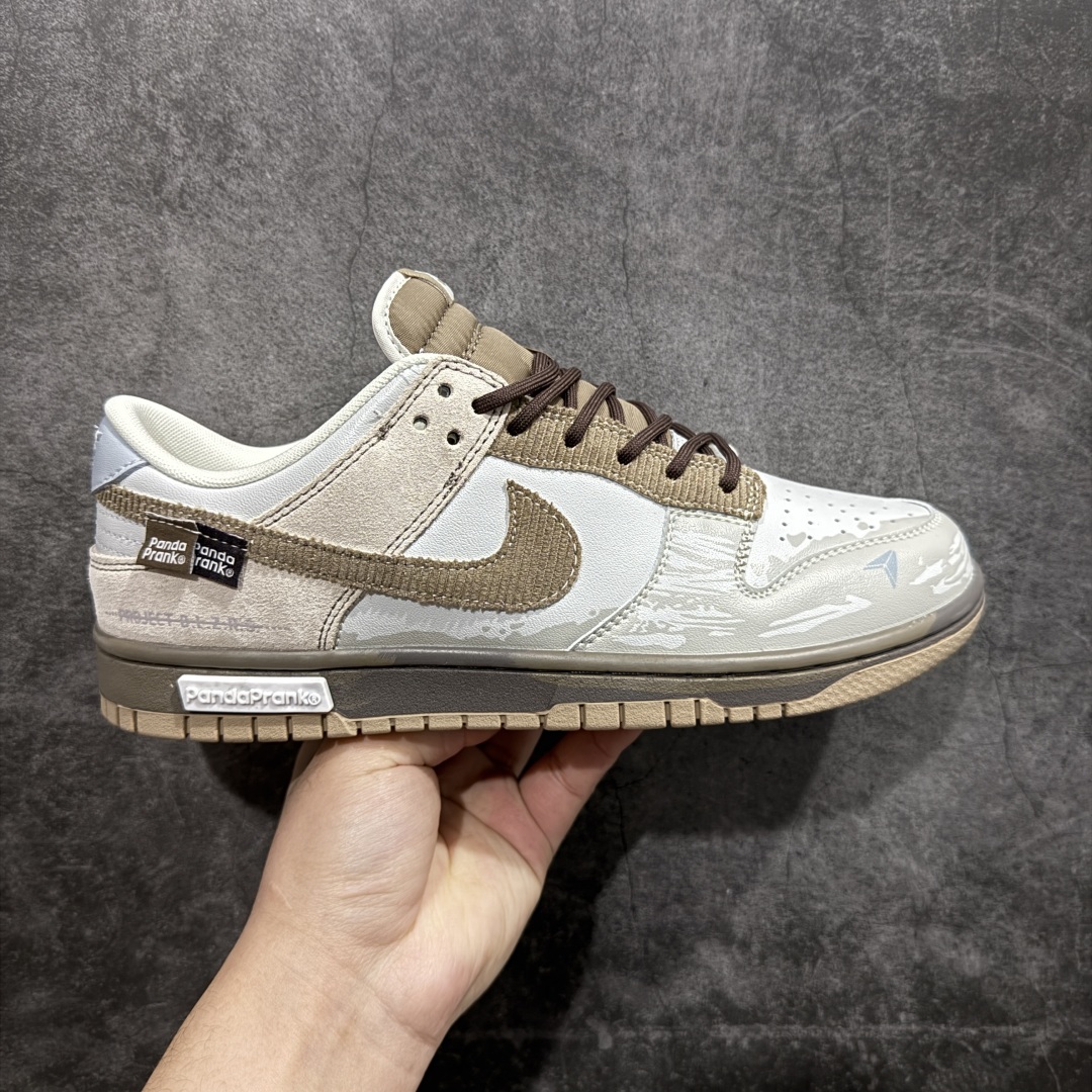 【FS礼盒版】Nike Dunk Low 熊猫恶作剧-开拓者计划-木星n独家正确版本 原鞋开发 品质、细节 完美复刻n整体围绕熊猫恶作剧宇宙探索主题设计，鞋身整体采用专属颜料重新喷涂。特殊原创设计图标涂鸦装饰，添加潮流元素效果喷涂点缀。 货号：H11175-240 Size：35.5 36 36.5 37.5 38 38.5 39 40 40.5 41 42 42.5 43 44 44.5 45 46 编码：HXS330350-莆田鞋批发中心