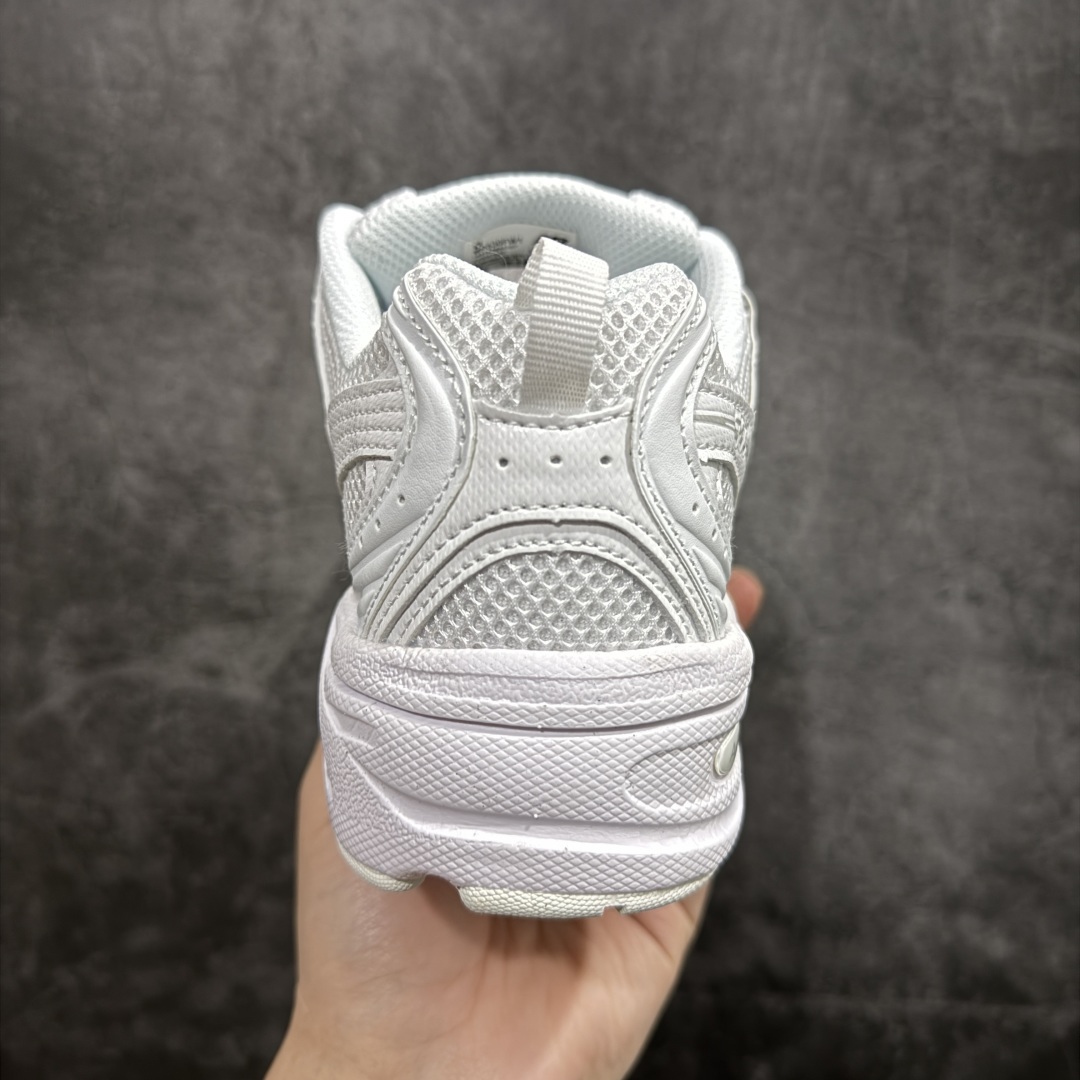 图片[4]-【小PF纯原】New Balance 530 NB530 男女休闲慢跑鞋 MR530FW1nn原pf纯原工厂出品n保留原有的版型 清洁度和品质n材料有微调整 价格更具性价比n日韩出口特供订单配套商长期套现长期补货 全新货品正常出厂触屏不到的单价 超级跑量款全套原楦原纸板原厂数据开发 进口三明治网面原装进口翻毛皮料正确绒感卡色 正确中底拉帮中底网布细节 采用轻质牛剖革拼接透气网眼衬垫织物鞋面材质 T-Beam大底提供足步弓支撑 保持步态稳定 后跟搭载外露缓震胶 鞋身整体以各种深浅不一的灰色覆盖 鞋头以淡蓝色调装饰 网眼衬垫通过不规律的色块实现做旧的美感 泛黄的鞋底更是进一步增添了复古气息  尺码：36 37 37.5 38 38.5 39.5 40 40.5 41.5 42 42.5 43 44 44.5 45 编码：NM220240-莆田鞋批发中心