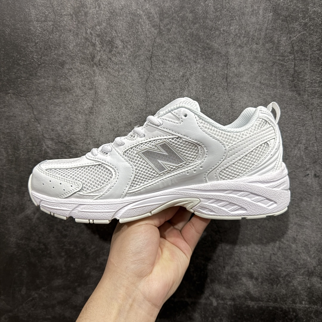 图片[2]-【小PF纯原】New Balance 530 NB530 男女休闲慢跑鞋 MR530FW1nn原pf纯原工厂出品n保留原有的版型 清洁度和品质n材料有微调整 价格更具性价比n日韩出口特供订单配套商长期套现长期补货 全新货品正常出厂触屏不到的单价 超级跑量款全套原楦原纸板原厂数据开发 进口三明治网面原装进口翻毛皮料正确绒感卡色 正确中底拉帮中底网布细节 采用轻质牛剖革拼接透气网眼衬垫织物鞋面材质 T-Beam大底提供足步弓支撑 保持步态稳定 后跟搭载外露缓震胶 鞋身整体以各种深浅不一的灰色覆盖 鞋头以淡蓝色调装饰 网眼衬垫通过不规律的色块实现做旧的美感 泛黄的鞋底更是进一步增添了复古气息  尺码：36 37 37.5 38 38.5 39.5 40 40.5 41.5 42 42.5 43 44 44.5 45 编码：NM220240-莆田鞋批发中心