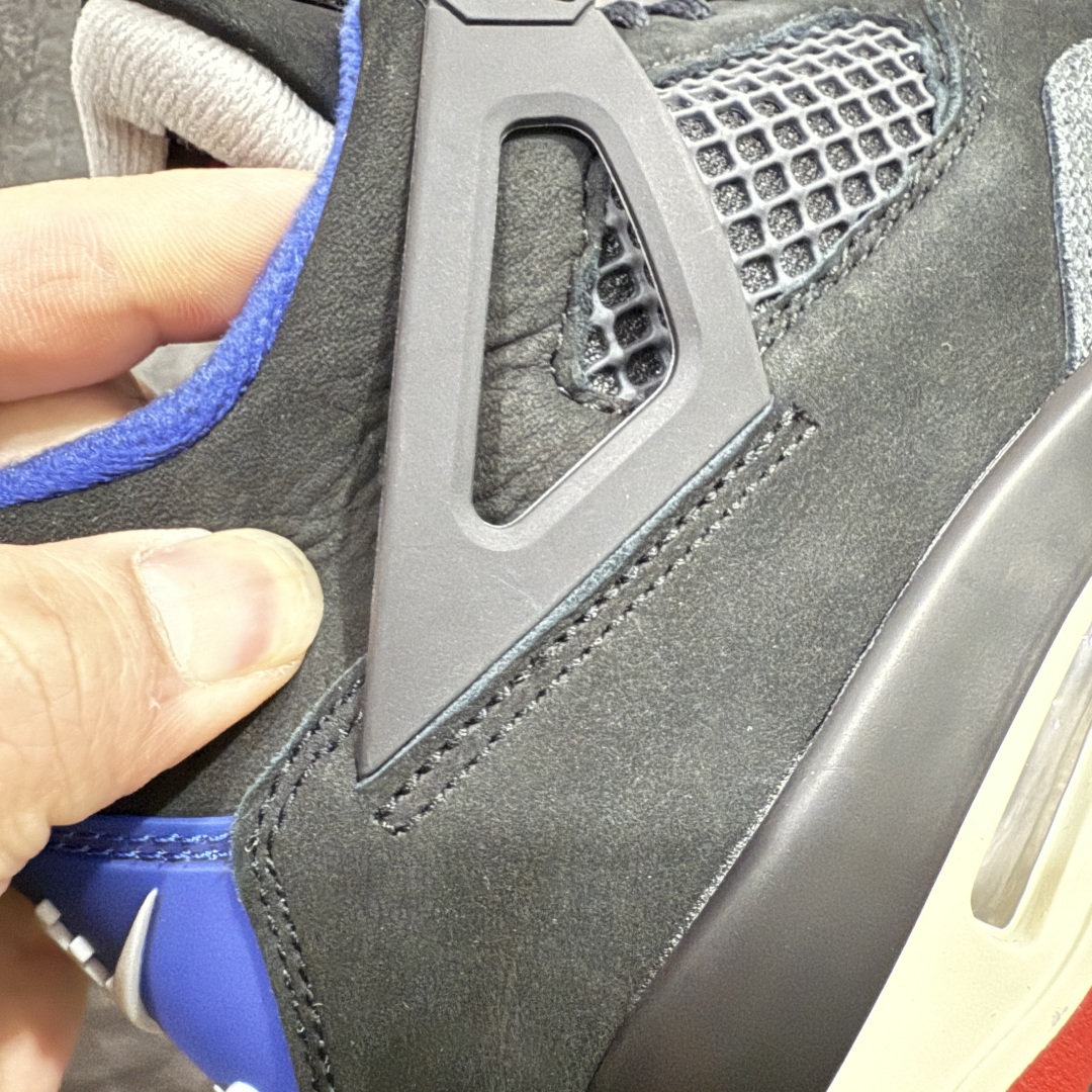 图片[4]-【老DT纯原】 Air Jordan 4 Retro \”Lase\” AJ4 乔4黑灰蓝配色 FV5029-003n 全套原纸板楦头开发 原厂特供皮料加持 确保原汁原味 完美呈现四代版型 一比一鞋头弧度高度鞋身弧度 数据细节工艺流程均保持原鞋一致 原厂TPU网格鞋带扣 正确内里网布 菱角分明不变形无多余毛边 柔软性质感一致于原鞋 市场唯一原厂鞋扣模具 背面可见隐藏注塑口 原厂织唛标 原厂飞人电绣工艺 尾指中部跳三针 独家绑鞋带手法 印刷中底布 四线拉帮 米色美纹纸贴合固定 进口港宝加持 后跟自然饱满 全鞋荧光划线卡点 追求极致完美 每一双都是工艺品 多重QC质检 超越公司货的品控标准 实实在在的免检产品 rn采用经典的黑色、蓝色和中性灰色为配色方案，以白色皮革鞋面，鞋头采用中性灰色覆面，鞋眼、中底、鞋跟片和鞋舌上的Jumpman标志均采用军蓝色撞色设计，最后以黑色、蓝色和灰色橡胶外底，鞋跟搭配白色“Nike Air”Logo完善设计。r 尺码：40 40.5 41 42 42.5 43 44 44.5 45 46 47.5 48.5  编码：X1450480-莆田鞋批发中心