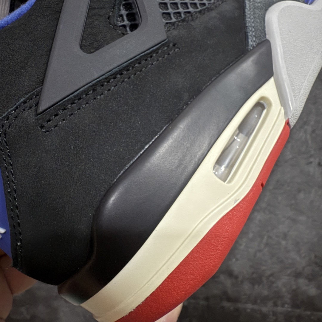 图片[3]-【老DT纯原】 Air Jordan 4 Retro \”Lase\” AJ4 乔4黑灰蓝配色 FV5029-003n 全套原纸板楦头开发 原厂特供皮料加持 确保原汁原味 完美呈现四代版型 一比一鞋头弧度高度鞋身弧度 数据细节工艺流程均保持原鞋一致 原厂TPU网格鞋带扣 正确内里网布 菱角分明不变形无多余毛边 柔软性质感一致于原鞋 市场唯一原厂鞋扣模具 背面可见隐藏注塑口 原厂织唛标 原厂飞人电绣工艺 尾指中部跳三针 独家绑鞋带手法 印刷中底布 四线拉帮 米色美纹纸贴合固定 进口港宝加持 后跟自然饱满 全鞋荧光划线卡点 追求极致完美 每一双都是工艺品 多重QC质检 超越公司货的品控标准 实实在在的免检产品 rn采用经典的黑色、蓝色和中性灰色为配色方案，以白色皮革鞋面，鞋头采用中性灰色覆面，鞋眼、中底、鞋跟片和鞋舌上的Jumpman标志均采用军蓝色撞色设计，最后以黑色、蓝色和灰色橡胶外底，鞋跟搭配白色“Nike Air”Logo完善设计。r 尺码：40 40.5 41 42 42.5 43 44 44.5 45 46 47.5 48.5  编码：X1450480-莆田鞋批发中心