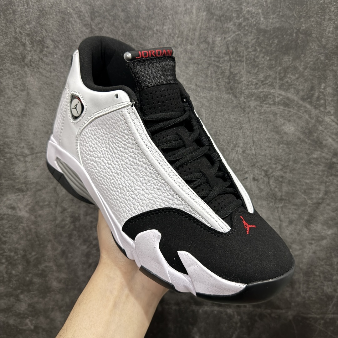 图片[3]-【XP纯原】Air Jordan AJ14 “Black Toe” 2024版本 黑白熊猫！nn外贸特供批次 原楦原档案数据开模打造 原厂中底拉帮钢印 原盒原配 以法拉利 550 Maranello 为设计灵感 类似跑车的全新流线鞋型 鞋头的麂皮与鞋身的荔枝皮相结合 最具代表性的黑红配色 中底内侧开创性的透气孔设计 看起来与跑车的进气口如出一辙 盾牌造型更能让人们直接想到法拉利的 LogoSIZE：40.5 41 42 42.5 43 44 44.5 45 46 47.5 货号：487471-160 编码：X1500520-莆田鞋批发中心