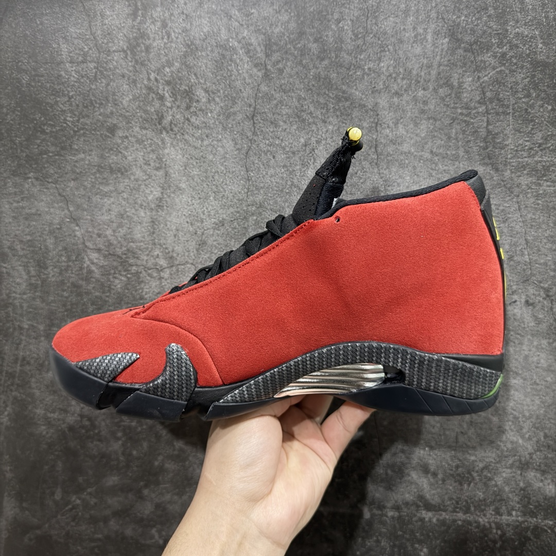 图片[2]-【XP纯原】Air Jordan AJ14 法拉利黑红 654459-670n外贸特供批次 原楦原档案数据开模打造 原厂中底拉帮钢印 原盒原配 以法拉利 550 Maranello 为设计灵感 类似跑车的全新流线鞋型 鞋头的麂皮与鞋身的荔枝皮相结合 最具代表性的黑红配色 中底内侧开创性的透气孔设计 看起来与跑车的进气口如出一辙 盾牌造型更能让人们直接想到法拉利的 LogoSIZE：40.5 41 42 42.5 43 44 44.5 45 46 47.5 货号：654459-670 编码：X1500520-莆田鞋批发中心