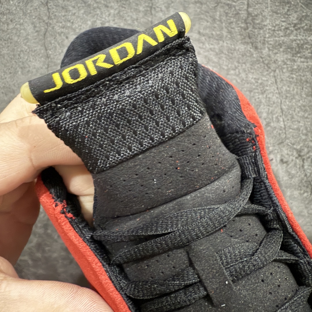 图片[6]-【XP纯原】Air Jordan AJ14 法拉利黑红 654459-670n外贸特供批次 原楦原档案数据开模打造 原厂中底拉帮钢印 原盒原配 以法拉利 550 Maranello 为设计灵感 类似跑车的全新流线鞋型 鞋头的麂皮与鞋身的荔枝皮相结合 最具代表性的黑红配色 中底内侧开创性的透气孔设计 看起来与跑车的进气口如出一辙 盾牌造型更能让人们直接想到法拉利的 LogoSIZE：40.5 41 42 42.5 43 44 44.5 45 46 47.5 货号：654459-670 编码：X1500520-莆田鞋批发中心