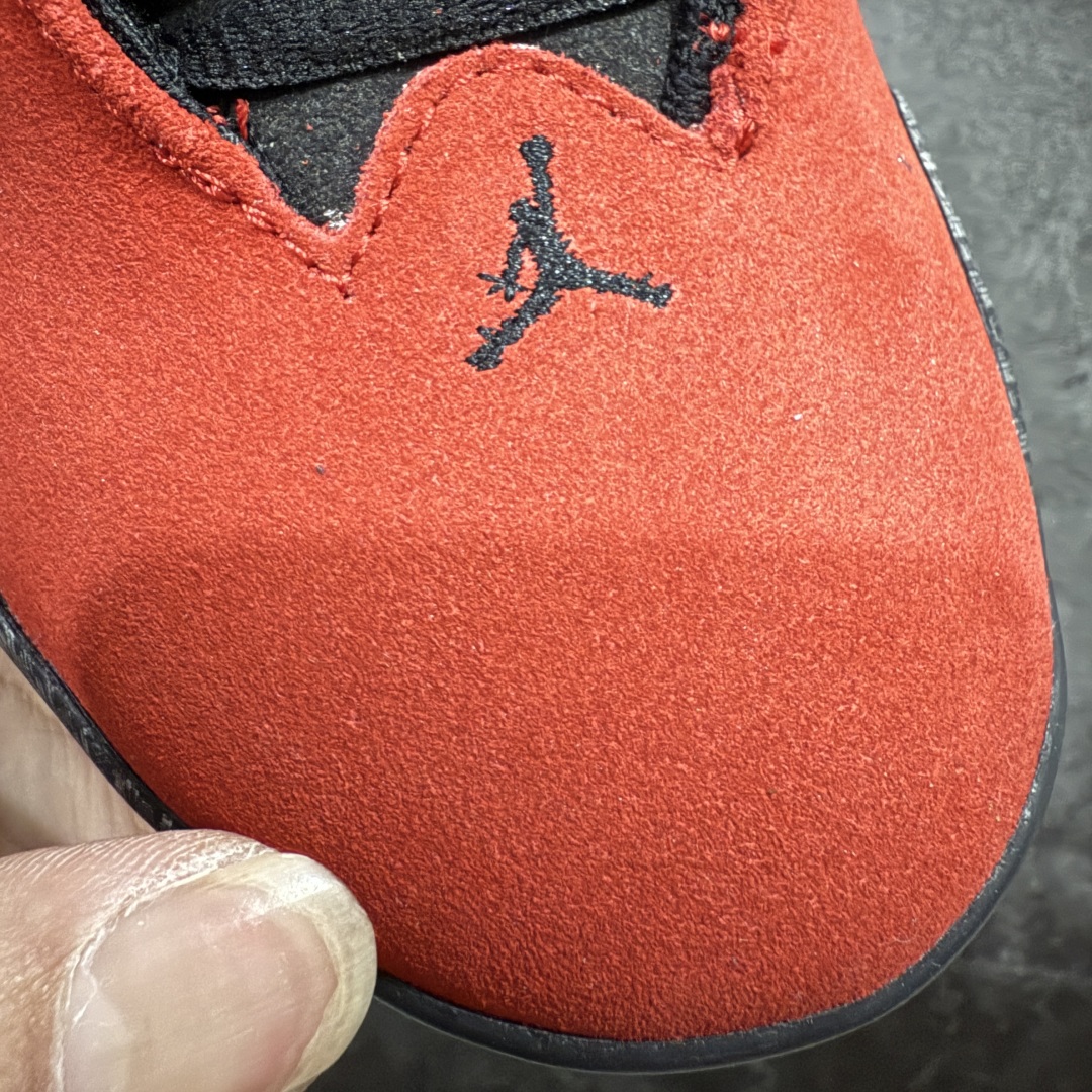 图片[5]-【XP纯原】Air Jordan AJ14 法拉利黑红 654459-670n外贸特供批次 原楦原档案数据开模打造 原厂中底拉帮钢印 原盒原配 以法拉利 550 Maranello 为设计灵感 类似跑车的全新流线鞋型 鞋头的麂皮与鞋身的荔枝皮相结合 最具代表性的黑红配色 中底内侧开创性的透气孔设计 看起来与跑车的进气口如出一辙 盾牌造型更能让人们直接想到法拉利的 LogoSIZE：40.5 41 42 42.5 43 44 44.5 45 46 47.5 货号：654459-670 编码：X1500520-莆田鞋批发中心