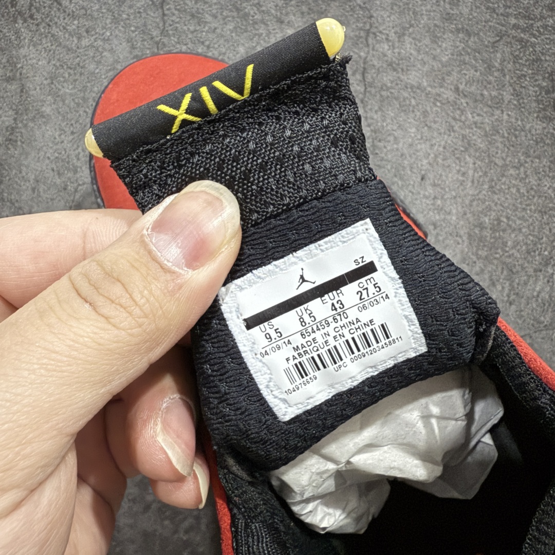 图片[7]-【XP纯原】Air Jordan AJ14 法拉利黑红 654459-670n外贸特供批次 原楦原档案数据开模打造 原厂中底拉帮钢印 原盒原配 以法拉利 550 Maranello 为设计灵感 类似跑车的全新流线鞋型 鞋头的麂皮与鞋身的荔枝皮相结合 最具代表性的黑红配色 中底内侧开创性的透气孔设计 看起来与跑车的进气口如出一辙 盾牌造型更能让人们直接想到法拉利的 LogoSIZE：40.5 41 42 42.5 43 44 44.5 45 46 47.5 货号：654459-670 编码：X1500520-莆田鞋批发中心