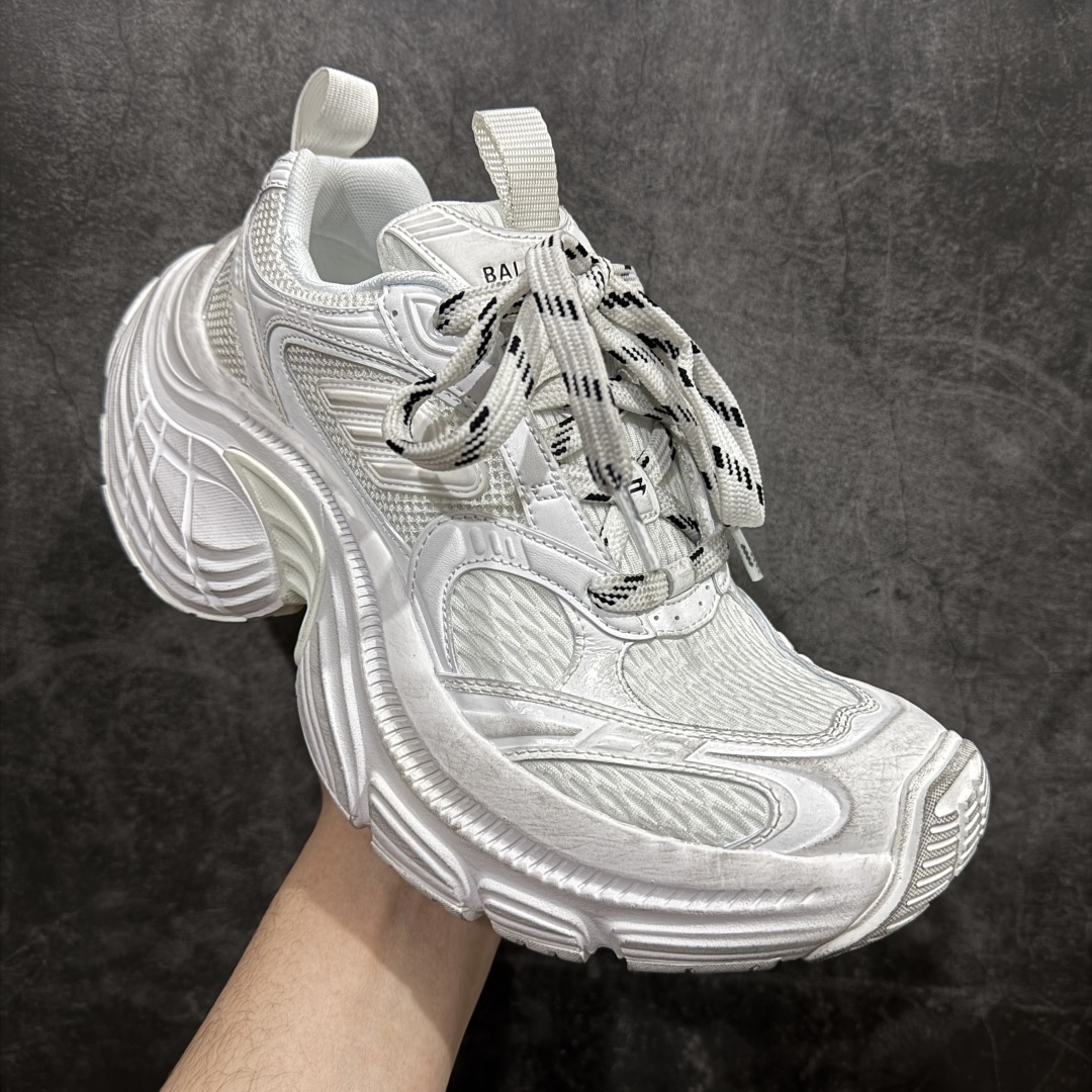 图片[3]-【XA纯原】BALENCIAGA 6XL Sneakers巴黎世家15代 网布系带低帮走秀复古老爹鞋全套原纸板楦头开发 最原汁原味的灵魂版型 全鞋荧光划线卡点 胶水把控整洁度追求极致完美 每一双都是工艺品 多重QC质检 超越公司货的品控标准 实实在在的免检产品 原盒原配 正确字体电绣 粗细、位置、大小正确 侧边TPU 透气孔匹配意产原版 正确分离大底 TPU软底 原版一致大底LOGO 立体感十足 原厂皮料水洗做旧 采购原厂网纱 不含皮革 网布材料和聚氨酯 磨损效果 展现品牌对于新潮事物的热情 这款鞋子拥有巨大尺寸和醒目设计 符合当下”老爹鞋”的趋势 鞋子采用银灰配色 营造出低调而不失华丽的效果 10XL的尺码使它成为市场中最显眼的存在 适合追求个性化的人群 Balenciaga始终站在时尚前沿 此次发布的产品再次体现了他们的创新能力  尺码：35 36 37 38 39 40 41 42 43 44 45 46 编码：DF440460-莆田鞋批发中心