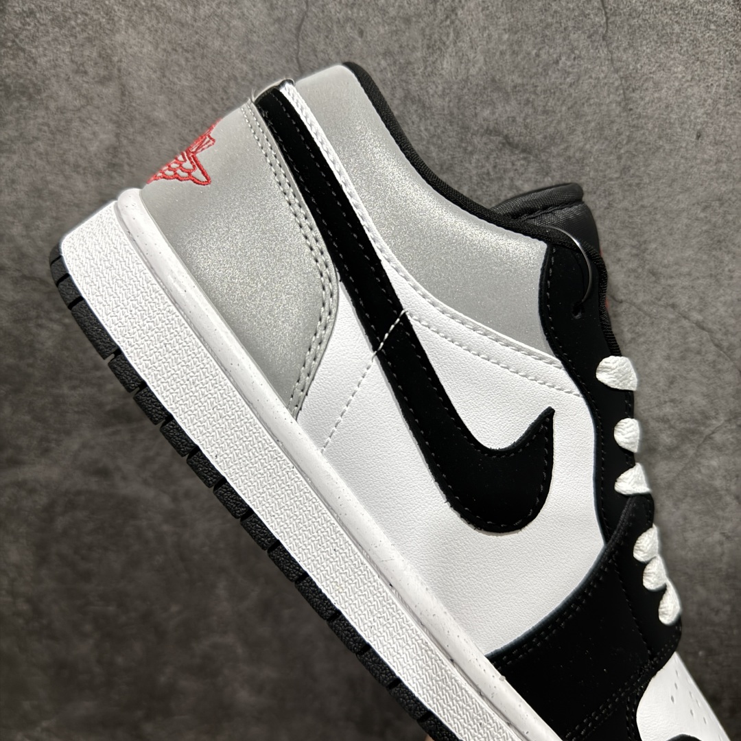 图片[7]-【K版】Air Jordan AJ1 Low 低帮 黑白反光尾 HF3148-106nn全新流水线出品 DT版本唯一平替选择 市场第二梯队最强版 全部原鞋开发 原楦原纸板开发 全鞋电脑针车 原厂内置全掌气垫 原盒内在原标 唯一Zp原版鞋带绑法 免检产品 全新2022版型 全头层皮料 完美零毛边处理 原厂配置全掌气垫 价格定位良心 几十个配色陆续出货 SIZE：36 36.5 37.5 38 38.5 39 40 40.5 41 42 42.5 43 44 44.5 45 46 47.5 编码：LDS230250-莆田鞋批发中心