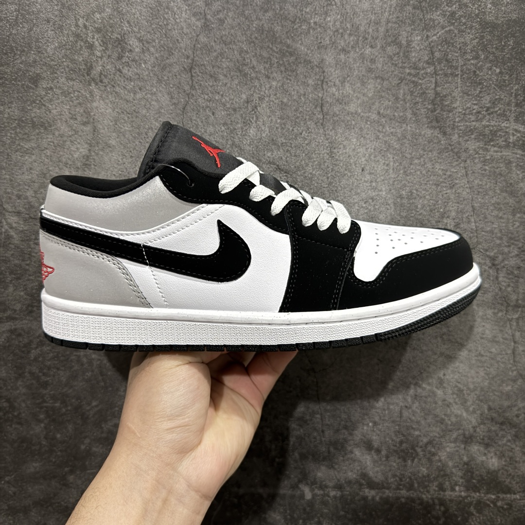 【K版】Air Jordan AJ1 Low 低帮 黑白反光尾 HF3148-106nn全新流水线出品 DT版本唯一平替选择 市场第二梯队最强版 全部原鞋开发 原楦原纸板开发 全鞋电脑针车 原厂内置全掌气垫 原盒内在原标 唯一Zp原版鞋带绑法 免检产品 全新2022版型 全头层皮料 完美零毛边处理 原厂配置全掌气垫 价格定位良心 几十个配色陆续出货 SIZE：36 36.5 37.5 38 38.5 39 40 40.5 41 42 42.5 43 44 44.5 45 46 47.5 编码：LDS230250-莆田鞋批发中心