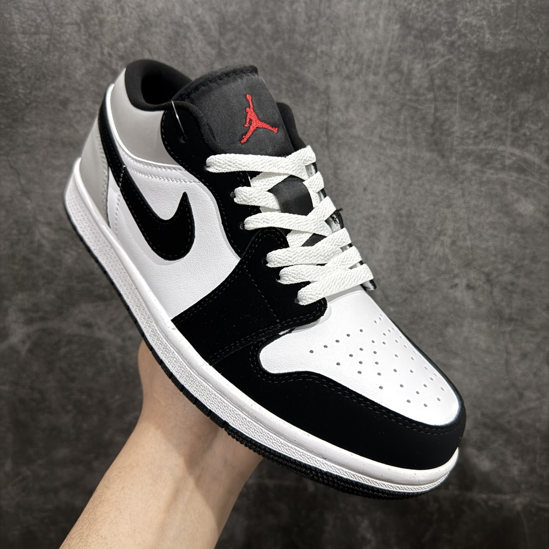 图片[3]-【K版】Air Jordan AJ1 Low 低帮 黑白反光尾 HF3148-106nn全新流水线出品 DT版本唯一平替选择 市场第二梯队最强版 全部原鞋开发 原楦原纸板开发 全鞋电脑针车 原厂内置全掌气垫 原盒内在原标 唯一Zp原版鞋带绑法 免检产品 全新2022版型 全头层皮料 完美零毛边处理 原厂配置全掌气垫 价格定位良心 几十个配色陆续出货 SIZE：36 36.5 37.5 38 38.5 39 40 40.5 41 42 42.5 43 44 44.5 45 46 47.5 编码：LDS230250-莆田鞋批发中心