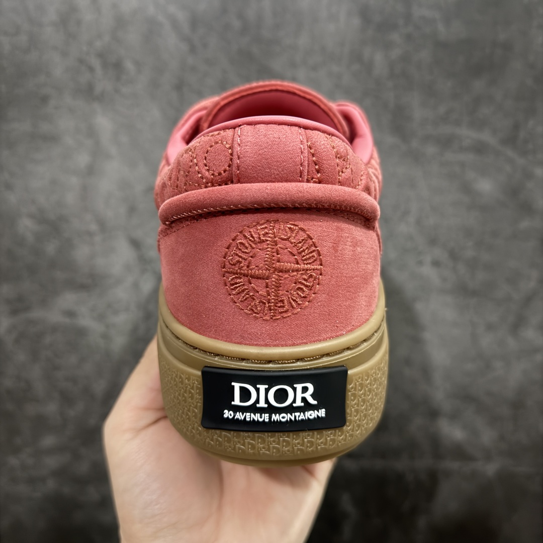 图片[4]-【总裁版本】Stone Island x Dior B33 Tennis Do Cotton 石头岛迪奥联名复古休闲板鞋 Dior B33 迪奥印花系带时尚运动板鞋网球鞋 全套原厂新版原纸板楦头开发 原厂特供皮料加持 原档数据大底 高频字母排版细节 还原 Zp 高端零售特供批次 2023秋季新品 彰显非凡的精湛工艺 重新诠释经典的网球鞋 时尚的廓形突显厚实感 采用全新的拉绒马海毛针织面料 突显柔软触感与富有层次感的流行色彩 搭配棕色绒面革镶片提升格调 别具一格的加垫鞋舌点缀以压花效果Dior标志 后侧点缀以Dior 30Avenue Montaigne标志 可为各式休闲造型增添时尚气质  尺码：40 41 42 43 44 45 46 编码：NM400430-莆田鞋批发中心