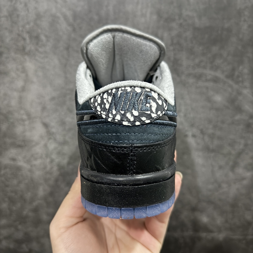 图片[4]-【纯原Z版】Division Street x Nk Dunk Low \”Oregon Black\” 俄勒冈隐藏配色 低帮休闲板鞋 HV1470-001rn#配色整体配色以灰色为主调，设计上，鞋头区域选用了柔软的麂皮材质，呈现出丰富的质感。后跟处环绕着麂皮细节，并以该系列标志性的立体羽毛雕塑作为点缀。r 尺码：36 36.5 37.5 38 38.5 39 40 40.5 41 42 42.5 43 44 44.5 45 46 47.5 编码：LJ270290-莆田鞋批发中心