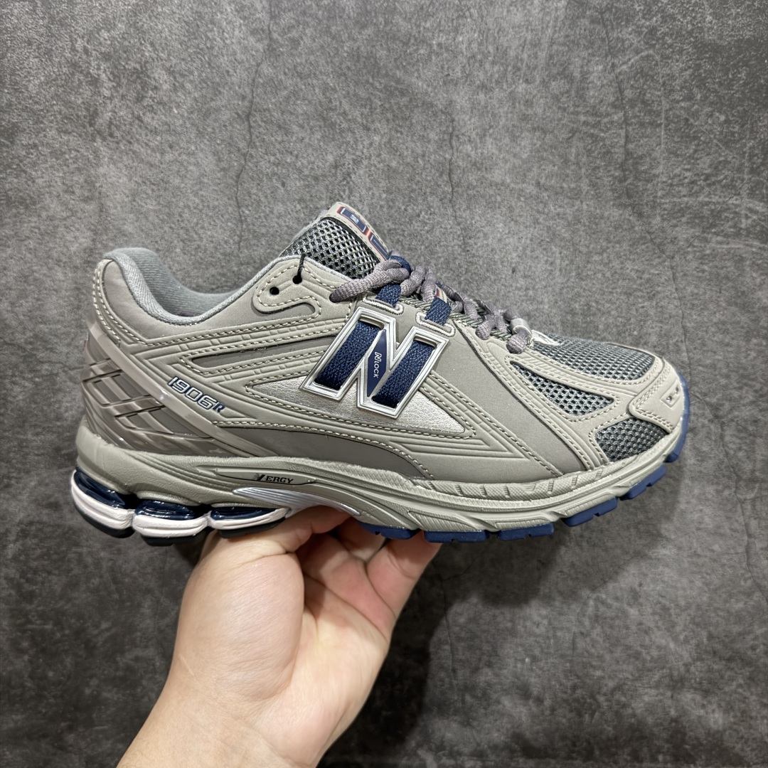 【GS纯原】新百伦 New Balance M1906系列 复古运动鞋单品宝藏老爹鞋 M1906RBn作为NB最经典的档案鞋型之一，与2002一样，1906有着NB最成熟的技术加持和复古款式，而本次推出的版本参照2002r的定位，相信会在性价两端做出权衡。单从造型上来看，依旧是vibe风格，味道很正，细节也很酷，这双1906r无疑必能打入复古跑鞋爱好者的年度鞋款名录。 尺码：36-45半 编码：GQ250280-莆田鞋批发中心