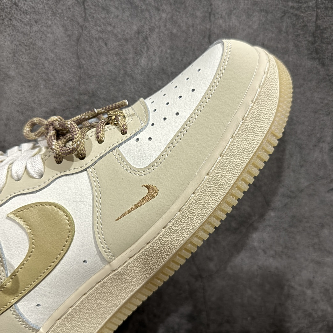 图片[6]-【顶级纯原】2025“蛇年”特别版，迎接农历新年！耐克Nike Air Force 1’07 Low\”Year of the Snake\”空军一号低帮经典百搭休闲运动板鞋“皮革蛇年”HV5990-172nn原版开发 全鞋使用原厂软质头层牛皮n针车细节配件全部同步原版 区别市面通货n卡色为米浅米白非市面错版纯白n男女鞋半码制 升级原楦原纸版数据开发版型n内置全掌Air Sole气垫 中底走线 鞋垫刷胶同步原版n市场唯一高端充正版本  尺码：36 36.5 37.5 38 38.5 39 40 40.5 41 42 42.5 43 44 44.5 45 编码：WE310330-莆田鞋批发中心