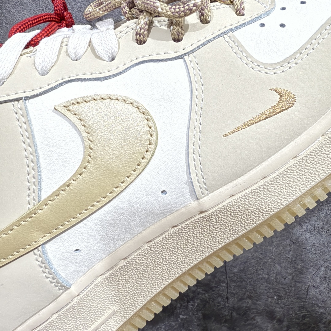 图片[4]-【顶级纯原】2025“蛇年”特别版，迎接农历新年！耐克Nike Air Force 1’07 Low\”Year of the Snake\”空军一号低帮经典百搭休闲运动板鞋“皮革蛇年”HV5990-172nn原版开发 全鞋使用原厂软质头层牛皮n针车细节配件全部同步原版 区别市面通货n卡色为米浅米白非市面错版纯白n男女鞋半码制 升级原楦原纸版数据开发版型n内置全掌Air Sole气垫 中底走线 鞋垫刷胶同步原版n市场唯一高端充正版本  尺码：36 36.5 37.5 38 38.5 39 40 40.5 41 42 42.5 43 44 44.5 45 编码：WE310330-莆田鞋批发中心