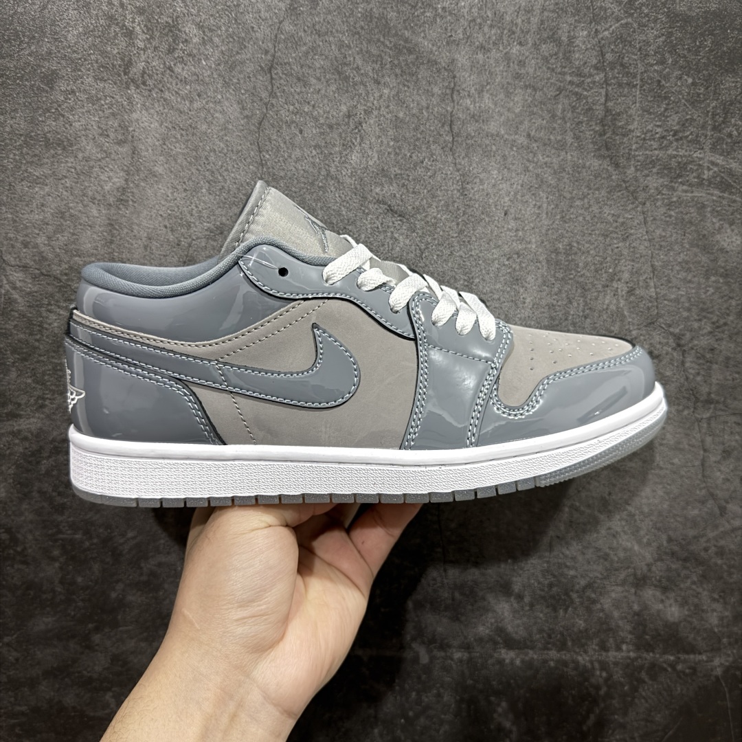 【K版】Air Jordan AJ1 Low 低帮 酷灰 HF3148-011nn全新流水线出品 DT版本唯一平替选择 市场第二梯队最强版 全部原鞋开发 原楦原纸板开发 全鞋电脑针车 原厂内置全掌气垫 原盒内在原标 唯一Zp原版鞋带绑法 免检产品 全新2022版型 全头层皮料 完美零毛边处理 原厂配置全掌气垫 价格定位良心 几十个配色陆续出货 SIZE：36 36.5 37.5 38 38.5 39 40 40.5 41 42 42.5 43 44 44.5 45 46 47.5 编码：LDS230250-莆田鞋批发中心