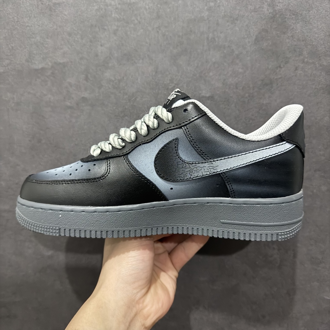 图片[2]-【定制版】Nk Air Force 1\’07 Low \”Night Storm\” 暗夜风暴 空军一号定制低帮秋冬休闲板鞋 YD2425-101rn#灵感来源于暗夜风暴的恐怖感，夜幕如一块沉重的黑布，严严实实地笼罩着大地。狂风在这无尽的黑暗中肆意呼啸，似一头愤怒的史前巨兽，宣泄着它的狂暴与力量r 尺码：36 36.5 37.5 38 38.5 39 40 40.5 41 42 42.5 43 44 44.5 45  编码：HXS310320-莆田鞋批发中心