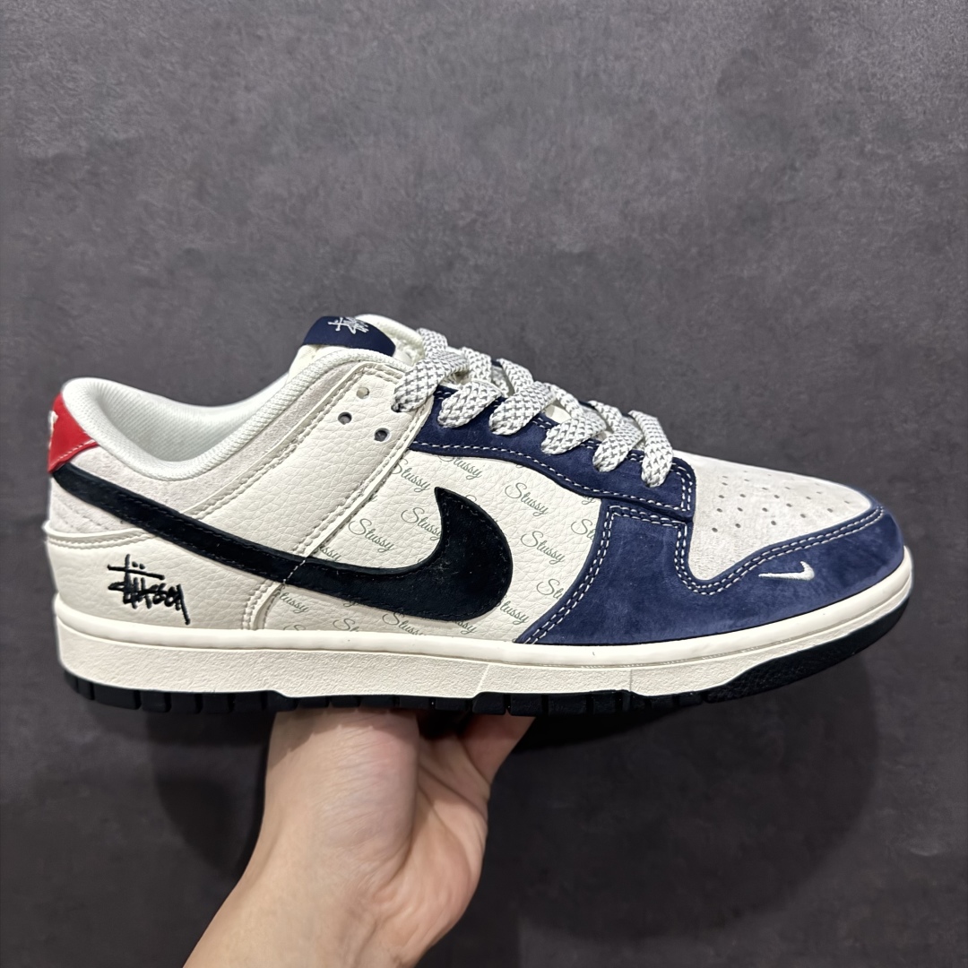 【定制版】Nk SB Dunk Low 斯图西联名 黑蓝翻毛 周年高端定制 低帮休闲板鞋 XS1086-013rn#定制鞋盒 大厂纯原品质出货 超高清洁度 皮料切割干净无任何毛边 细节完美 r 尺码：36 36.5 37.5 38 38.5 39 40 40.5 41 42 42.5 43 44 44.5 45  编码：HXS320340-莆田鞋批发中心