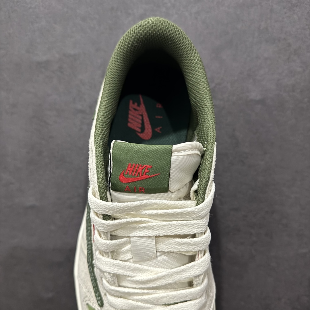 图片[7]-【定制版】Travis Scott x Fragment Design x Air Jordan 1 Low OG SP AJ1 乔1 蛇年限定 青蛇 低帮文化休闲板鞋 DM7866-075rn#多方联名合作融合了Travis Scott 独特的音乐风格，藤原浩个性的设计风格以及Jordan品牌的经典元素 使其成为一双具有独特身份和价值的鞋子 清新而立体的外观加上联名标识更突出了其独特身份 这种配色方案显示出活力和时尚感 在视觉上引人注目  鞋身的质感和细腻的细节处理使其显得高端而格调十足  这款“倒钩”联名是设计与创意完美结合  融合多方的个性风格是一款备受瞩目的潮流鞋款r 尺码：36 36.5 37.5 38 38.5 39 40 40.5 41 42 42.5 43 44 44.5 45  编码：HXS340360-莆田鞋批发中心