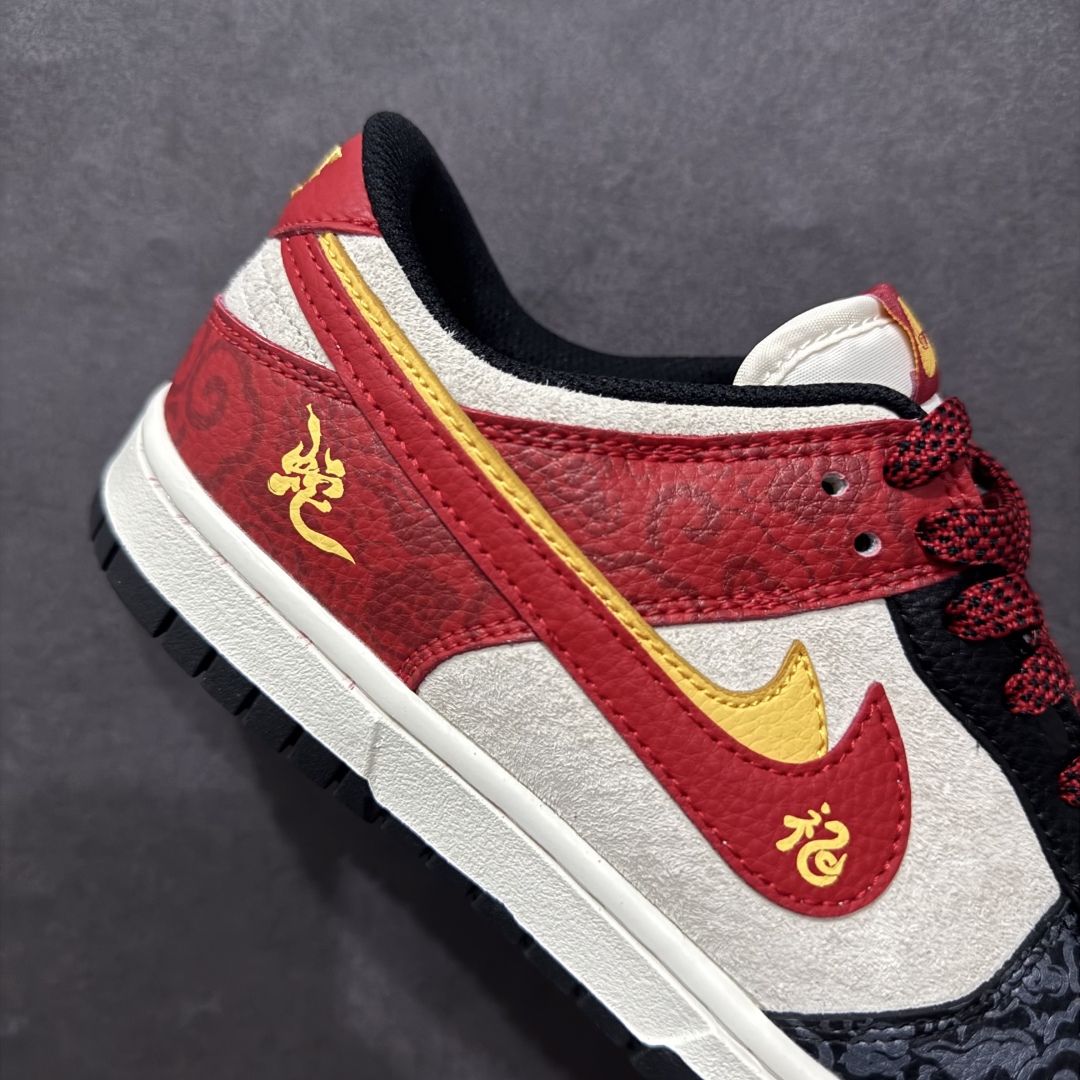 图片[6]-【定制版】Nk SB Dunk Low 蛇年系列 暗纹双拼红黄勾勾 周年高端定制 低帮休闲板鞋 DJ2024-080rn#定制鞋盒 大厂纯原品质出货 超高清洁度 皮料切割干净无任何毛边 细节完美 r 尺码：36 36.5 37.5 38 38.5 39 40 40.5 41 42 42.5 43 44 44.5 45  编码：HXS340360-莆田鞋批发中心