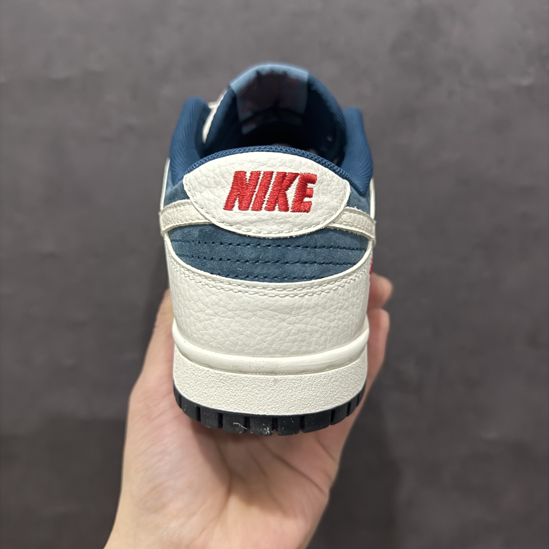 图片[4]-【定制版】Nike SB Dunk Low x Stussy 白青小钩n纯原大厂出品 极力推荐n原装头层材料 独家版型蒸餾加工n帶來的是更好的视觉和脚感体验n大厂纯原品质出货 清洁度 电绣工艺皮料切割干净无任何毛边 细节完美 官方货号：CY5979 106 尺码：36 36.5 37.5 38 38.5 39 40 40.5 41 42 42.5 43 44 44.5 45  编码：HXS300320-莆田鞋批发中心