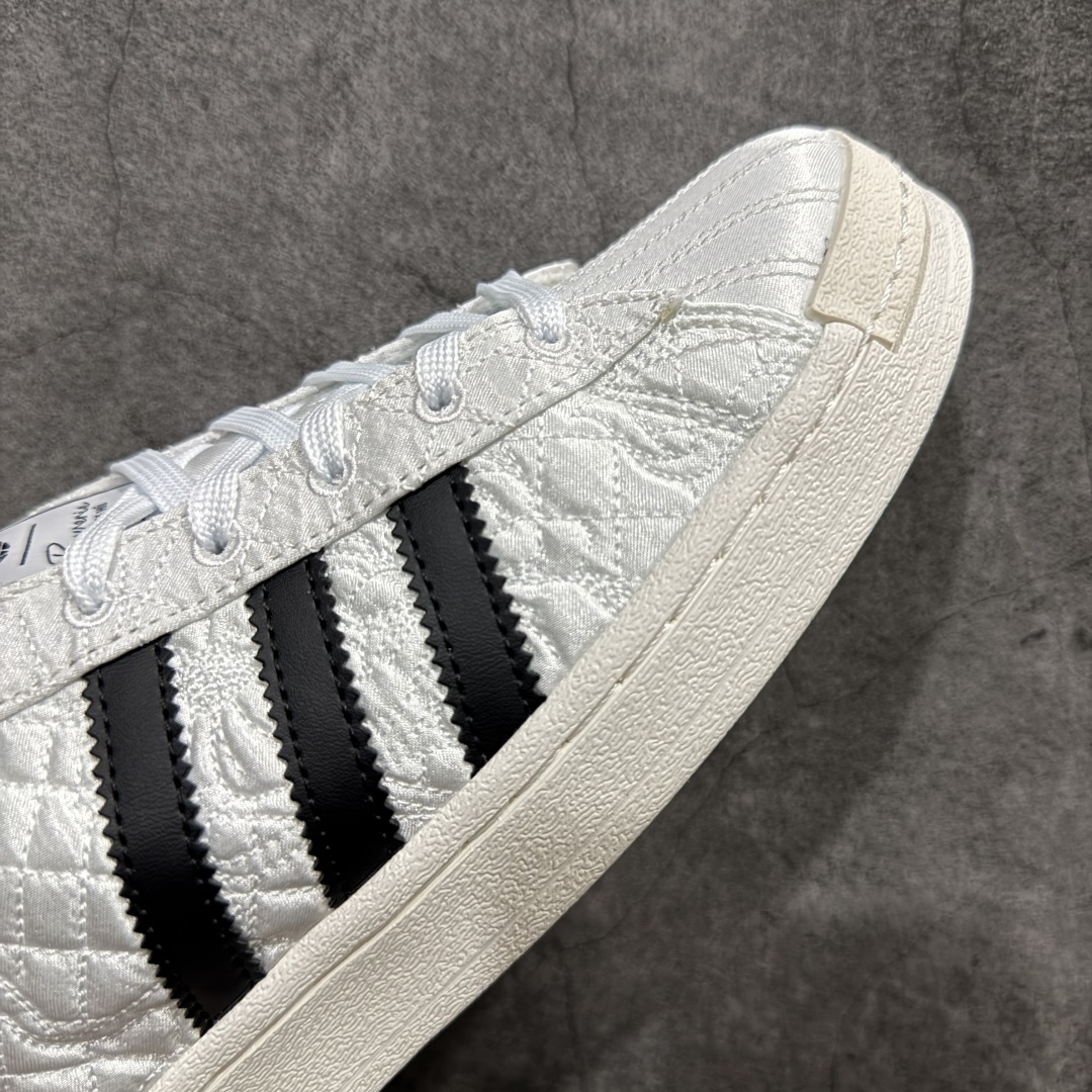 图片[6]-【公司级】Caroline Hu x Adidas originals Superstar W 贝壳头 潮流 时尚 防滑减震 低帮 阿迪达斯板鞋n白色鞋身 搭配大朵蝴蝶结n呈现风格极为有趣 少女心十足细节点缀更是非常巧妙 充满趣味性n两副鞋带 可替换使用或花式系带 根据服饰的色彩随意切换造型！ 货号:JR7977 尺码:35.5 36 36.5 37 38 38.5 39 40 编码：XN230250-莆田鞋批发中心