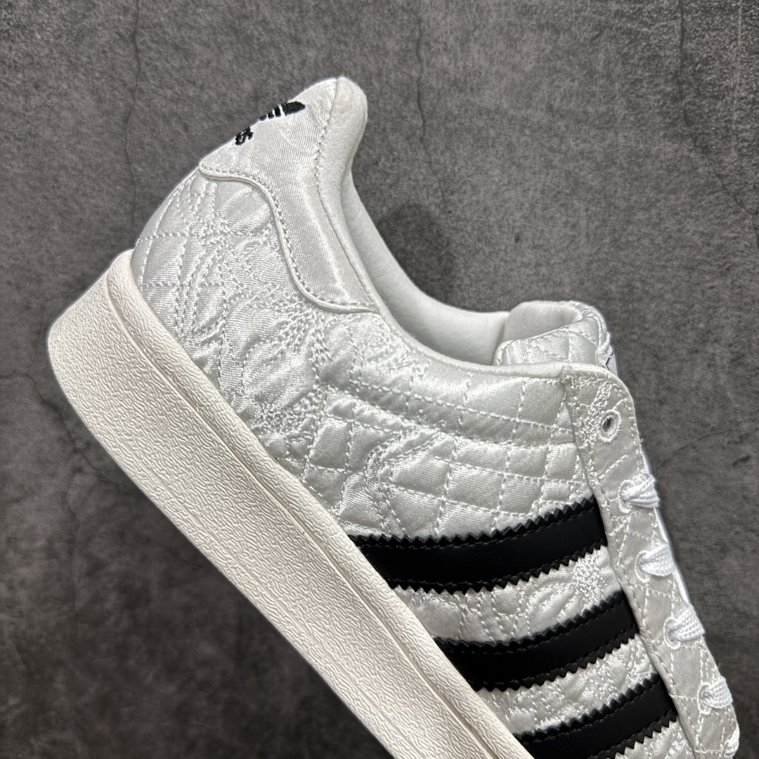 图片[7]-【公司级】Caroline Hu x Adidas originals Superstar W 贝壳头 潮流 时尚 防滑减震 低帮 阿迪达斯板鞋n白色鞋身 搭配大朵蝴蝶结n呈现风格极为有趣 少女心十足细节点缀更是非常巧妙 充满趣味性n两副鞋带 可替换使用或花式系带 根据服饰的色彩随意切换造型！ 货号:JR7977 尺码:35.5 36 36.5 37 38 38.5 39 40 编码：XN230250-莆田鞋批发中心