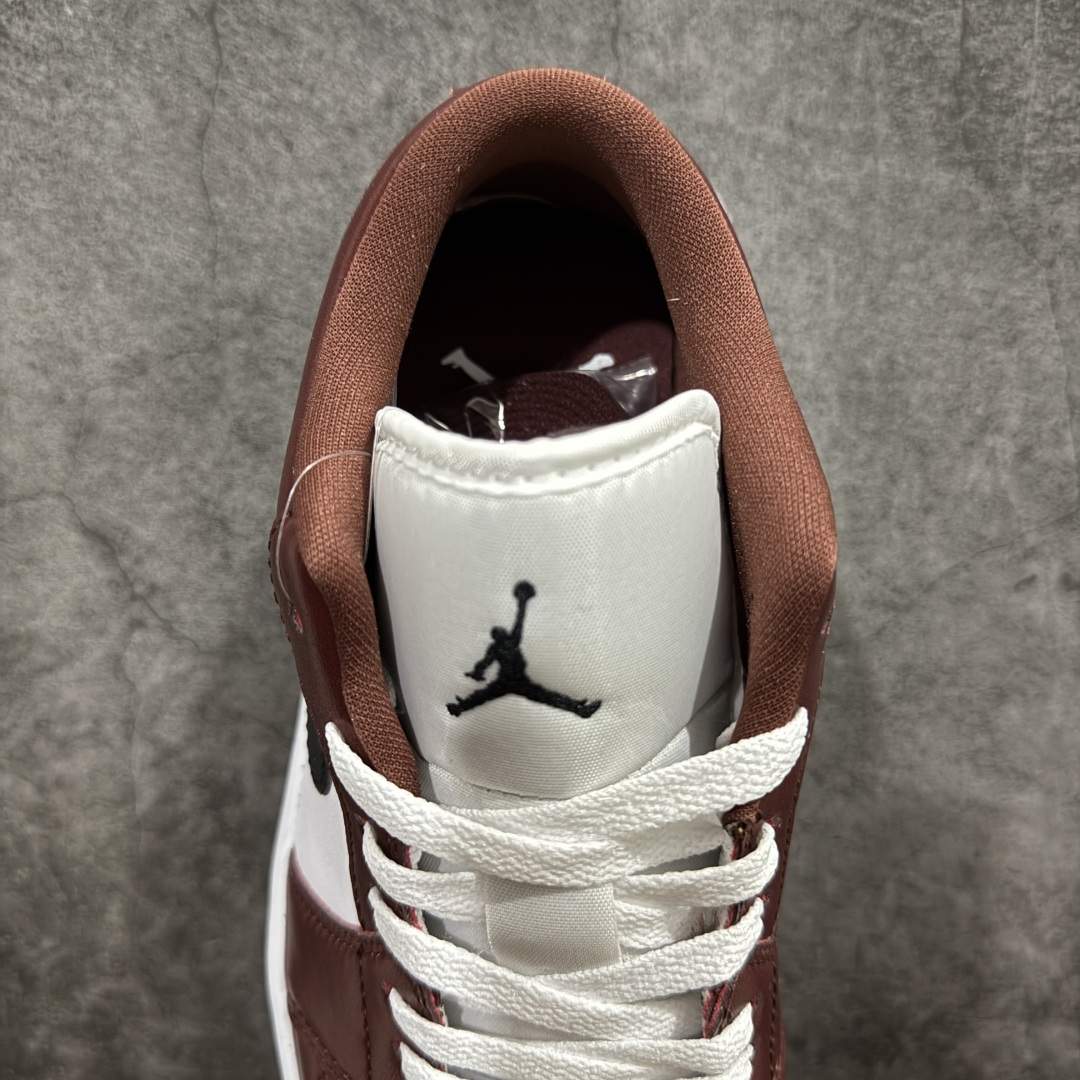 图片[8]-【K版】Air Jordan AJ1 Low 低帮 白酒红黑 HF3148-102nn全新流水线出品 DT版本唯一平替选择 市场第二梯队最强版 全部原鞋开发 原楦原纸板开发 全鞋电脑针车 原厂内置全掌气垫 原盒内在原标 唯一Zp原版鞋带绑法 免检产品 全新2022版型 全头层皮料 完美零毛边处理 原厂配置全掌气垫 价格定位良心 几十个配色陆续出货 SIZE：36 36.5 37.5 38 38.5 39 40 40.5 41 42 42.5 43 44 44.5 45 46 47.5 编码：LDS230250-莆田鞋批发中心