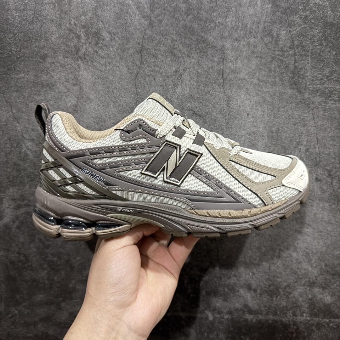 【GS纯原】新百伦 New Balance M1906系列 复古运动鞋单品宝藏老爹鞋 M1906RHDn作为NB最经典的档案鞋型之一，与2002一样，1906有着NB最成熟的技术加持和复古款式，而本次推出的版本参照2002r的定位，相信会在性价两端做出权衡。单从造型上来看，依旧是vibe风格，味道很正，细节也很酷，这双1906r无疑必能打入复古跑鞋爱好者的年度鞋款名录。 尺码：36-45半 编码：MZ260280-莆田鞋批发中心