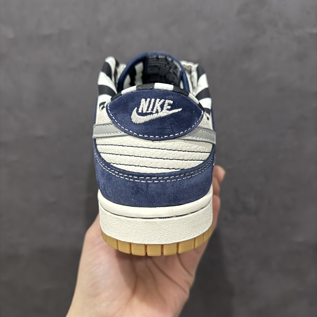 图片[4]-【定制版】Nk SB Dunk Low 斯图西联名 生胶蓝翻毛 周年高端定制 低帮休闲板鞋 XS1086-009rn#定制鞋盒 大厂纯原品质出货 超高清洁度 皮料切割干净无任何毛边 细节完美 r 尺码：36 36.5 37.5 38 38.5 39 40 40.5 41 42 42.5 43 44 44.5 45  编码：HXS320340-莆田鞋批发中心