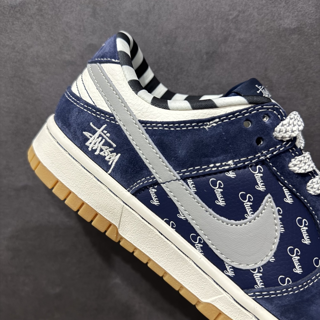 图片[6]-【定制版】Nk SB Dunk Low 斯图西联名 生胶蓝翻毛 周年高端定制 低帮休闲板鞋 XS1086-009rn#定制鞋盒 大厂纯原品质出货 超高清洁度 皮料切割干净无任何毛边 细节完美 r 尺码：36 36.5 37.5 38 38.5 39 40 40.5 41 42 42.5 43 44 44.5 45  编码：HXS320340-莆田鞋批发中心