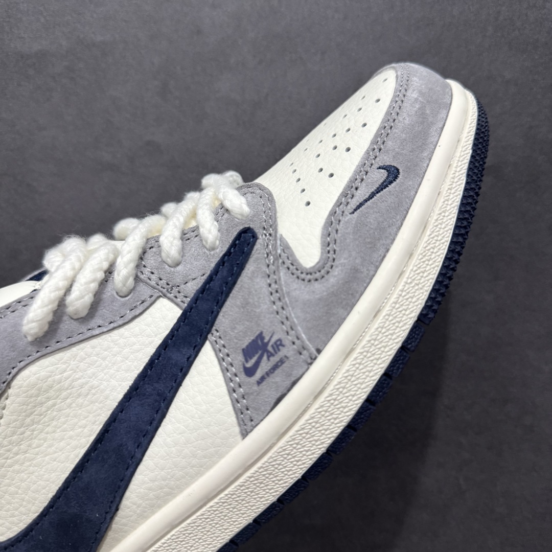 图片[5]-【定制版】Travis Scott x Fragment Design x Air Jordan 1 Low OG SP AJ1 乔1 斯图西Supreme联名 蓝红灰猪八 低帮文化休闲板鞋 SJ2068-141rn#多方联名合作融合了Travis Scott 独特的音乐风格，藤原浩个性的设计风格以及Jordan品牌的经典元素 使其成为一双具有独特身份和价值的鞋子 清新而立体的外观加上联名标识更突出了其独特身份 这种配色方案显示出活力和时尚感 在视觉上引人注目  鞋身的质感和细腻的细节处理使其显得高端而格调十足  这款“倒钩”联名是设计与创意完美结合  融合多方的个性风格是一款备受瞩目的潮流鞋款r 尺码：36 36.5 37.5 38 38.5 39 40 40.5 41 42 42.5 43 44 44.5 45 编码：HXS320340-莆田鞋批发中心