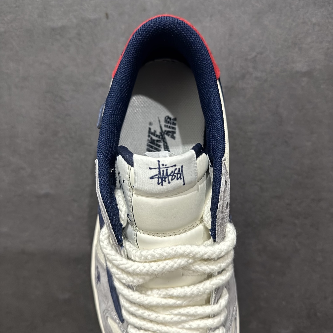 图片[7]-【定制版】Travis Scott x Fragment Design x Air Jordan 1 Low OG SP AJ1 乔1 斯图西Supreme联名 蓝红灰猪八 低帮文化休闲板鞋 SJ2068-141rn#多方联名合作融合了Travis Scott 独特的音乐风格，藤原浩个性的设计风格以及Jordan品牌的经典元素 使其成为一双具有独特身份和价值的鞋子 清新而立体的外观加上联名标识更突出了其独特身份 这种配色方案显示出活力和时尚感 在视觉上引人注目  鞋身的质感和细腻的细节处理使其显得高端而格调十足  这款“倒钩”联名是设计与创意完美结合  融合多方的个性风格是一款备受瞩目的潮流鞋款r 尺码：36 36.5 37.5 38 38.5 39 40 40.5 41 42 42.5 43 44 44.5 45 编码：HXS320340-莆田鞋批发中心