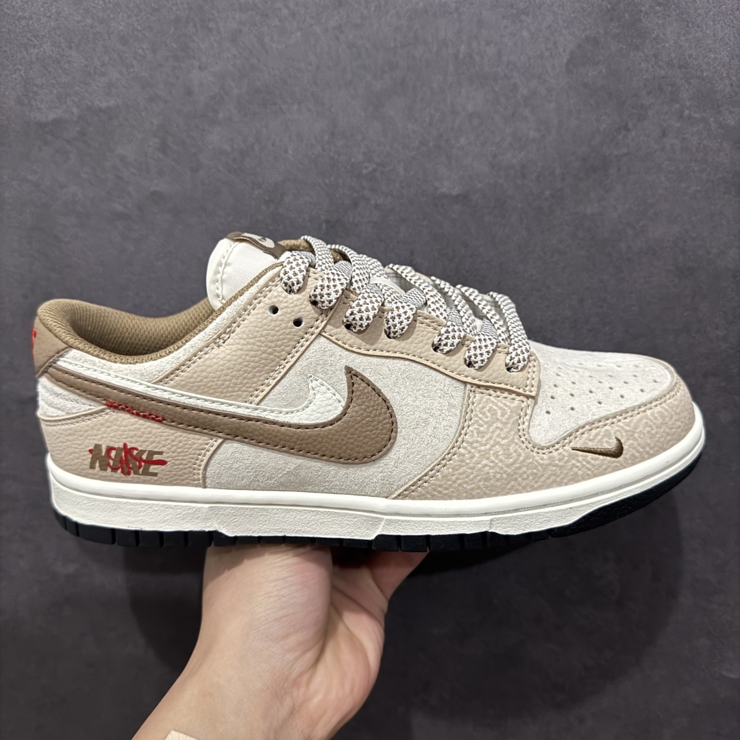 【定制版】Nk SB Dunk Low 暗纹双勾棕白 周年高端定制 低帮休闲板鞋 DJ2024-071rn#定制鞋盒 大厂纯原品质出货 超高清洁度 皮料切割干净无任何毛边 细节完美 r 尺码：36 36.5 37.5 38 38.5 39 40 40.5 41 42 42.5 43 44 44.5 45  编码：HXS340360-莆田鞋批发中心