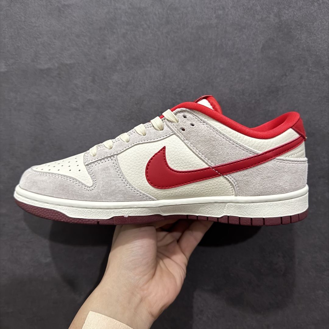 图片[2]-【定制版】Nk SB Dunk Low 斯图西联名 猪八红勾 周年高端定制 低帮休闲板鞋 KK1333-021rn#定制鞋盒 大厂纯原品质出货 超高清洁度 皮料切割干净无任何毛边 细节完美 r 尺码：36 36.5 37.5 38 38.5 39 40 40.5 41 42 42.5 43 44 44.5 45  编码：HXS320340-莆田鞋批发中心