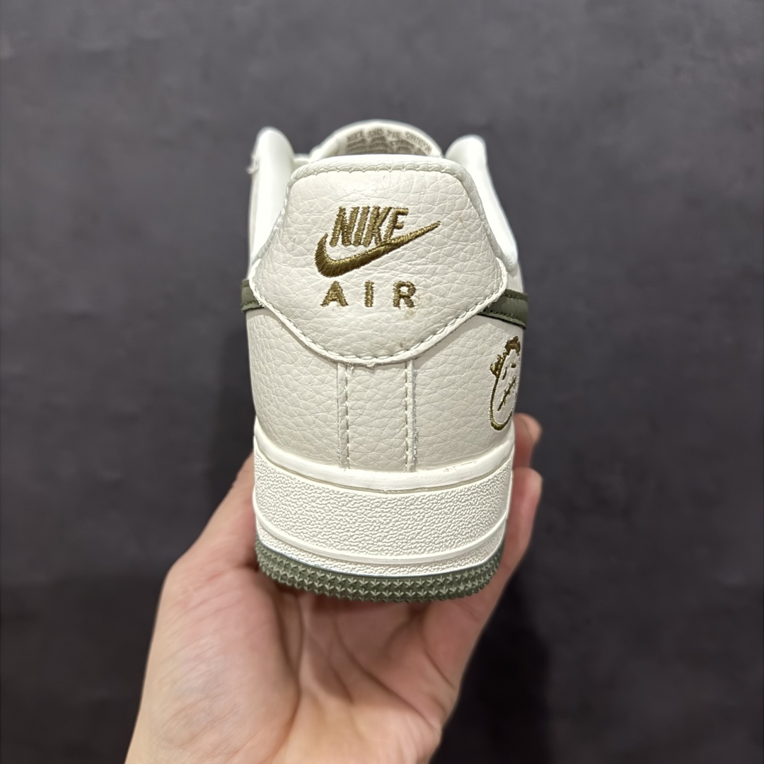 图片[4]-【定制版】海外限量发售NIke Air Force 1 \’07 Low “鬼脸联名–米白绿勾”空军一号 低帮 运动鞋 休闲鞋 折边针车 工艺难度大 原楦头原纸板 原装鞋盒 定制五金配件 内置全掌气垫 原厂鞋底货号：DF0180-007 Size：36 36.5 37.5 38 38.5 39 40 40.5 41 42 42.5 43 44 44.5 45 编码：HXS310320-莆田鞋批发中心