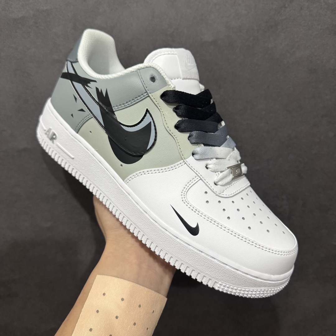 图片[3]-【公司级】Air Force 1 空军一号“手绘断勾”订制空军一号板鞋一款简约的极简风格手绘空军鞋，采用断勾设计，展现出独特的设计风格。鞋面采用高品质的皮革材质，柔软舒适，穿着舒适。鞋底采用耐磨的橡胶材质，具有优异的抗磨性能。鞋面上的空军标志是本款鞋的亮点之一，增加了鞋子的时尚感和个性。这款断勾风格的手绘空军鞋适合搭配各种服饰，无论是休闲装还是运动装都能轻松搭配。 货号：CV2288-011nSIZE：36 36.5 37.5 38 38.5 39 40 40.5 41 42 42.5 43 44 44.5 45 编码：HXS290300-莆田鞋批发中心