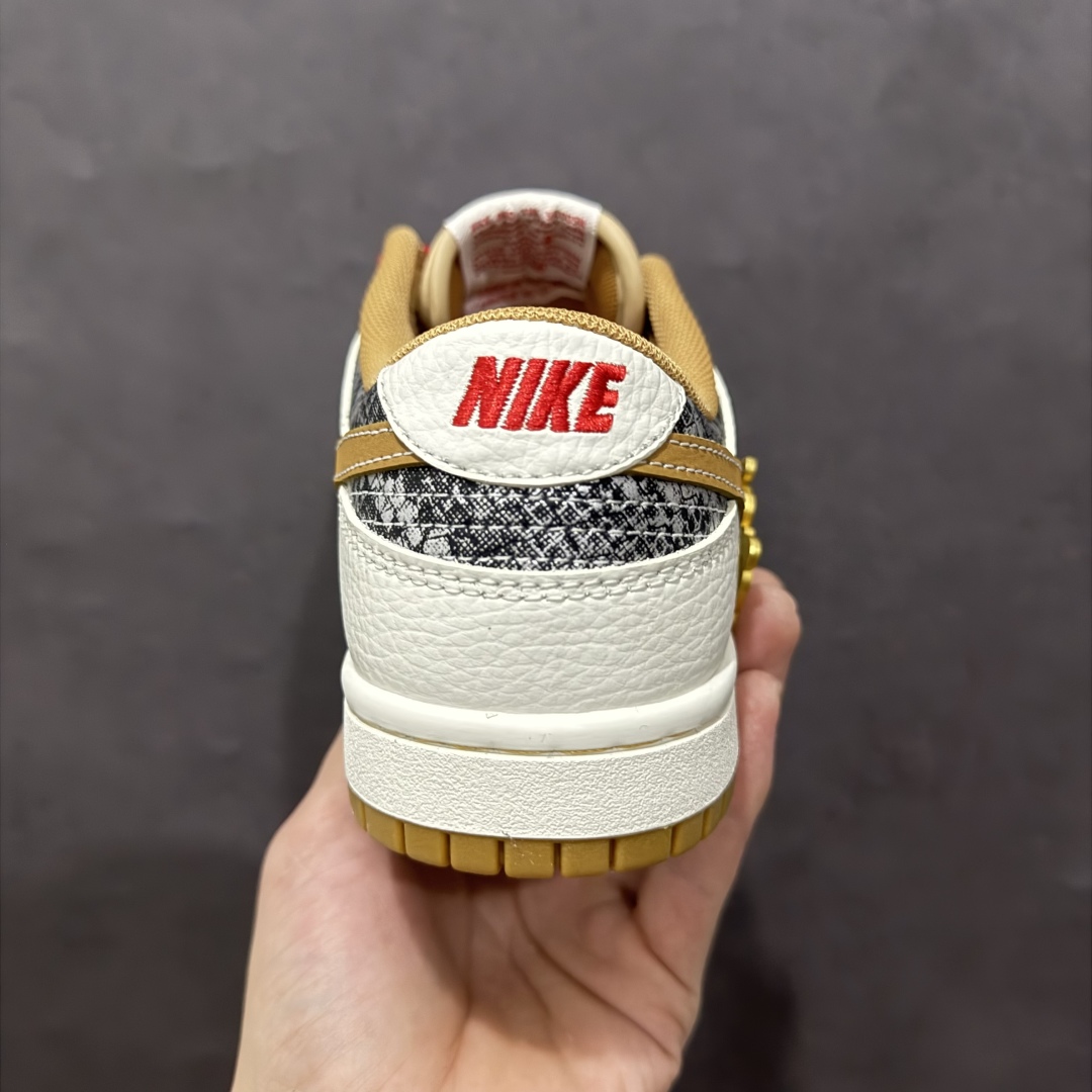 图片[4]-【定制版】喜迎新春 蛇年主题限定 DIY定制款 原装公司级 Nk SB Dunk Low 蛇年限定配色 Dunk系列复古低帮休闲百搭板鞋 CY5979-102 定制鞋盒 大厂流水作业生产 超高清洁度 皮料切割干净无任何毛边 细节完美 r 尺码：36 36.5 37.5 38 38.5 39 40 40.5 41 42 42.5 43 44 44.5 45  编码：QF300320-莆田鞋批发中心